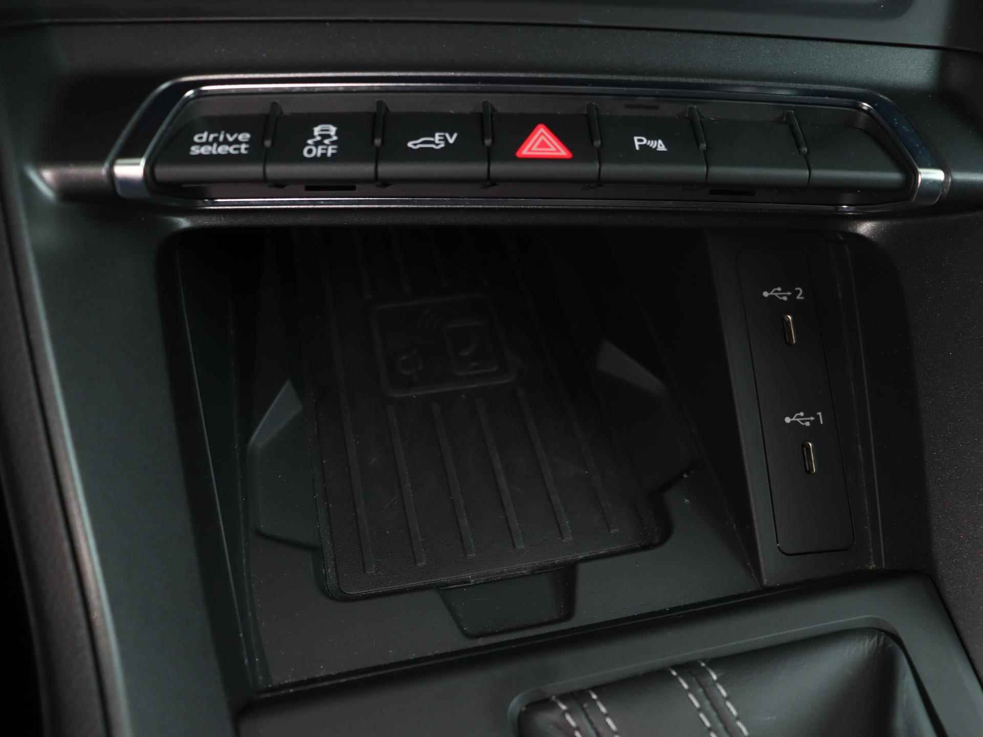 Audi Q3 45 TFSI e 245 PK S edition | S-Line | Matrix LED | Camera | Navigatie | Stoelverwarming | 18" | - 50/52