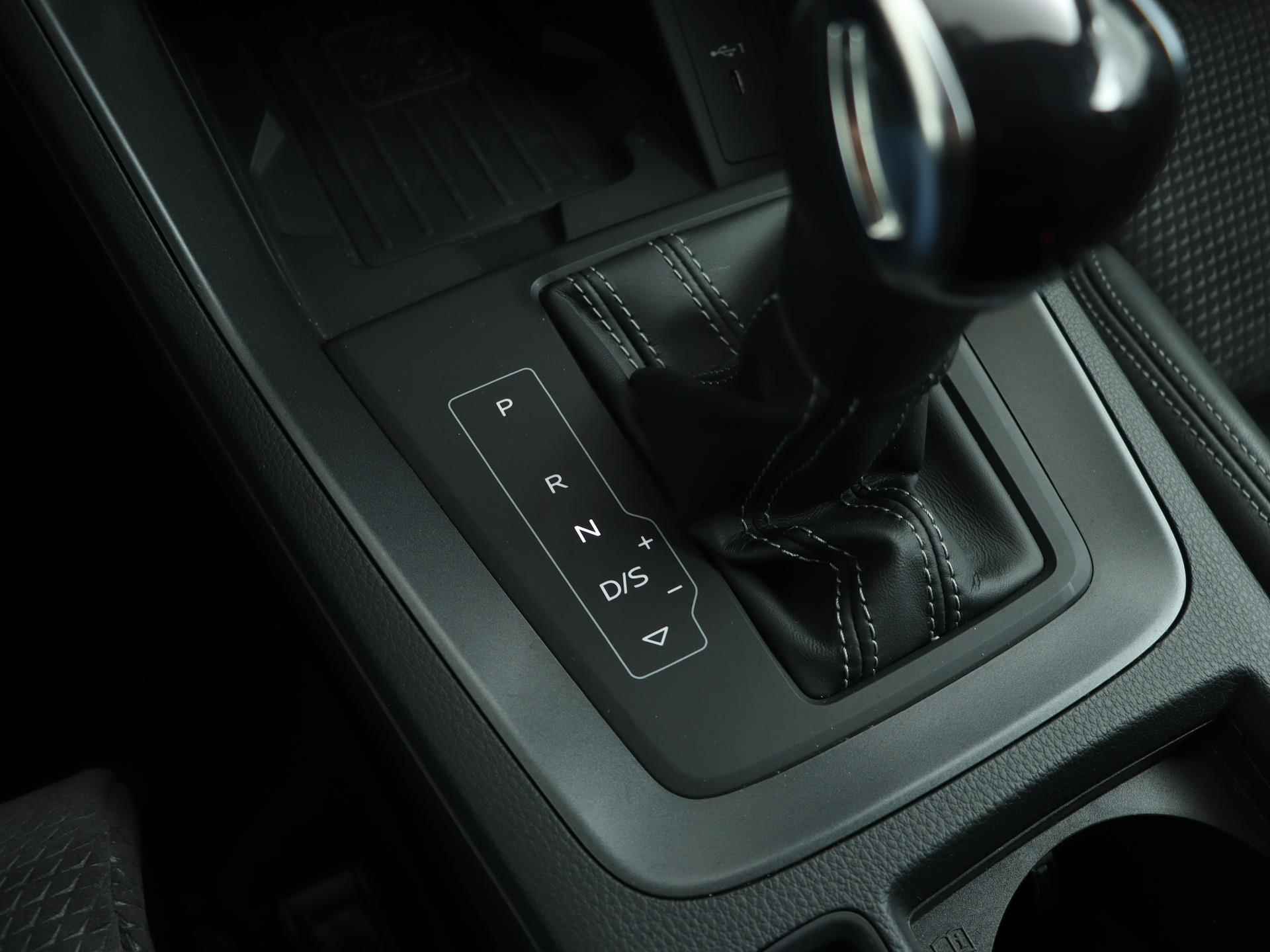 Audi Q3 45 TFSI e 245 PK S edition | S-Line | Matrix LED | Camera | Navigatie | Stoelverwarming | 18" | - 51/52