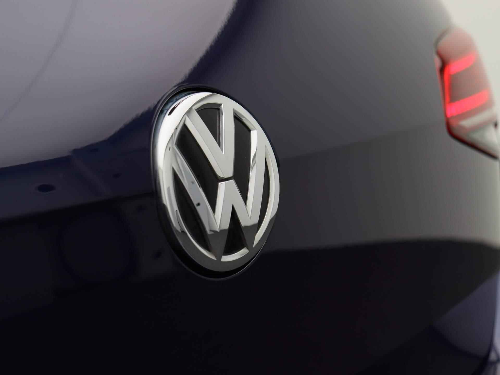 Volkswagen e-Golf e-Golf | LEDEREN BEKLEDING | NAVIGATIE | ACHTERUITRIJCAMERA | LED | CLIMATE CONTROL | PARKEERSENSOREN | - 36/40