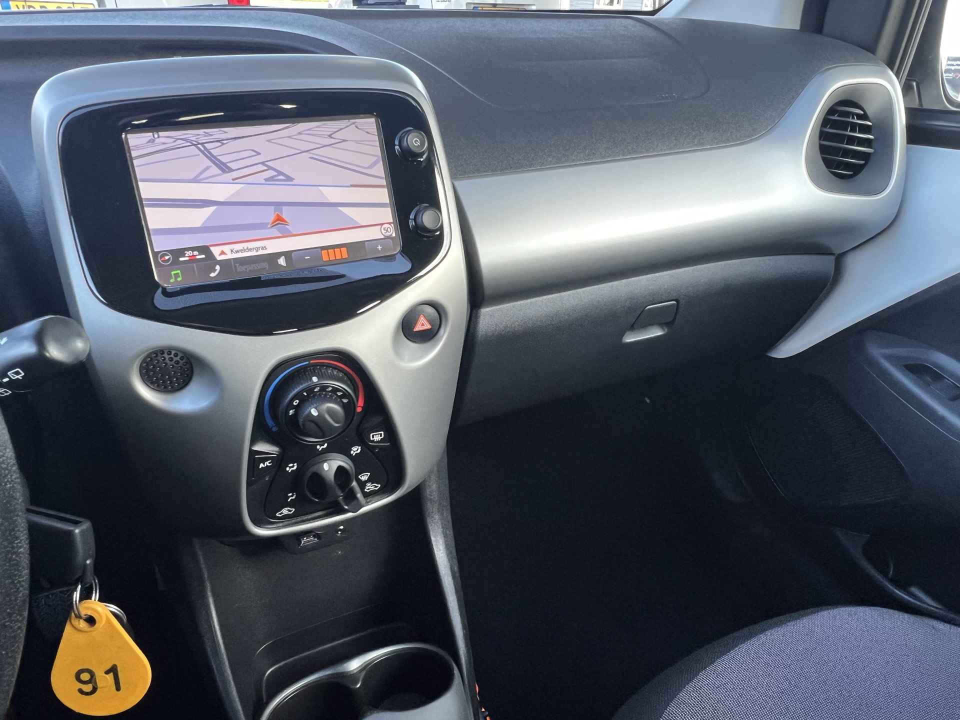 Toyota Aygo 1.0 VVT-i 5-Deurs X-play Navigatie Airconditioning Achteruitrijcamera Bluetooth Led Elek. Ramen + Spiegel CV+  Ab NL Auto - 13/37