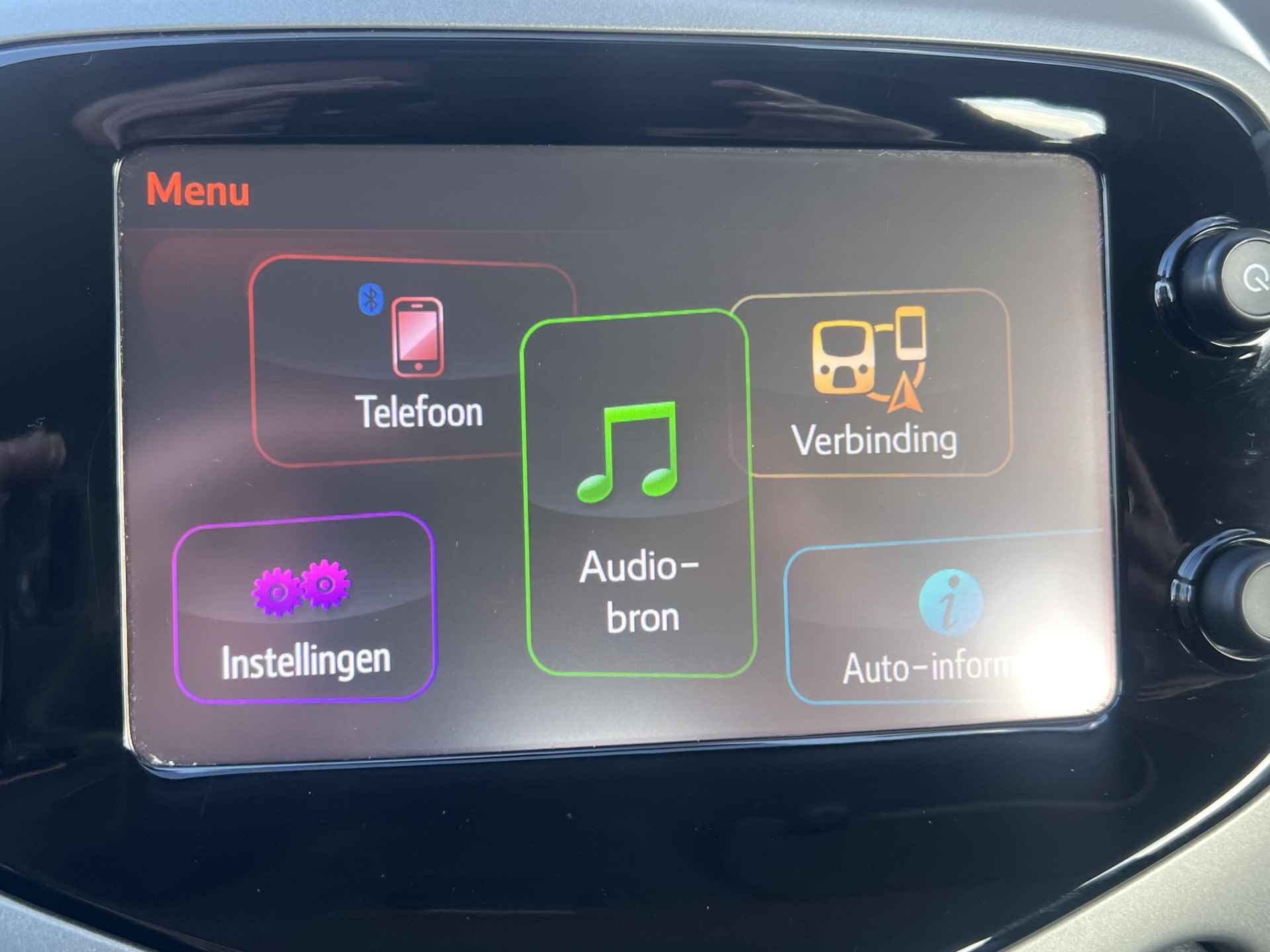 Toyota Aygo 1.0 VVT-i 5-Deurs X-play Navigatie Airconditioning Achteruitrijcamera Bluetooth Led Elek. Ramen + Spiegel CV+  Ab NL Auto - 17/36