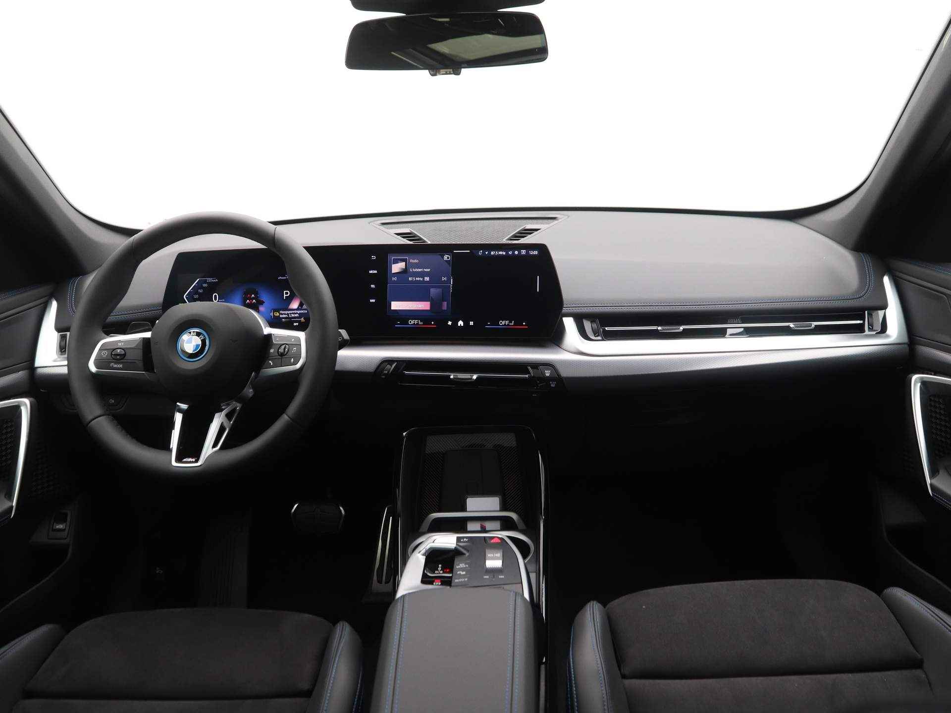 BMW iX1 xDrive30 Launch Edition - 13/22