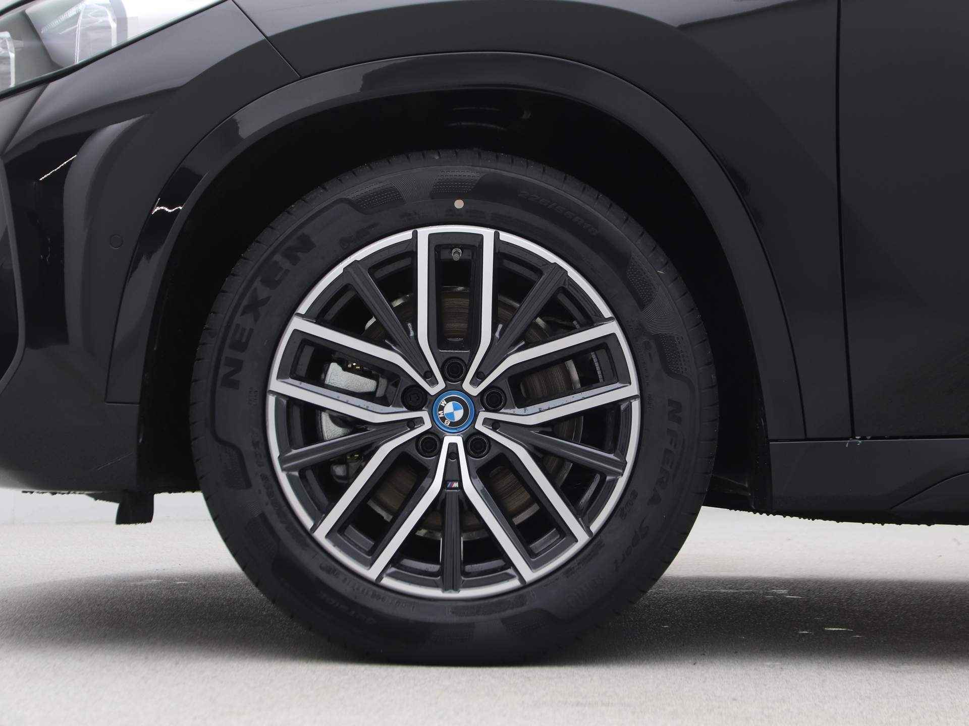 BMW iX1 xDrive30 Launch Edition - 22/22