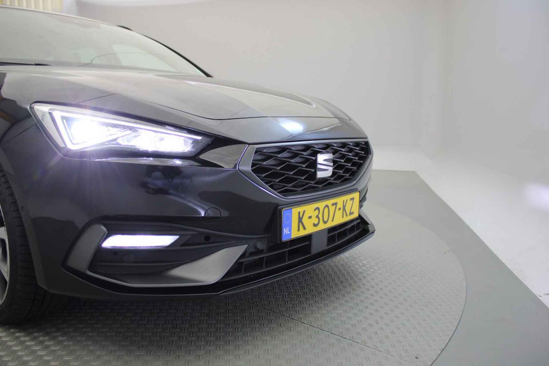 SEAT Leon ST 1.5 TSI FR Launch Edition - Carplay, Camera - 27/34