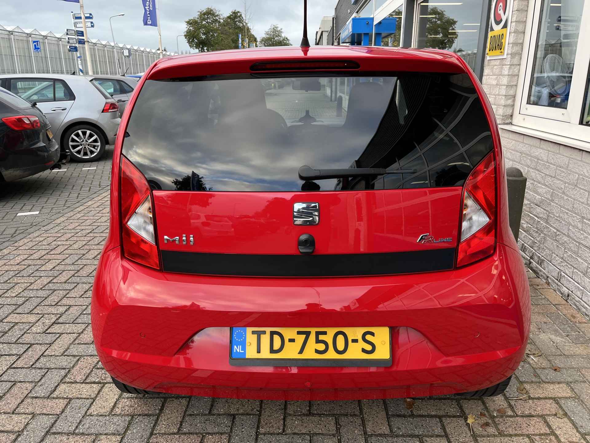 SEAT Mii 1.0 FR Intense / CRUISE/ BLUETOOTH/ PARK. SENSOREN/ CLIMA/ ELEKTR. SPIEGELS/ 16"LMV - 31/37