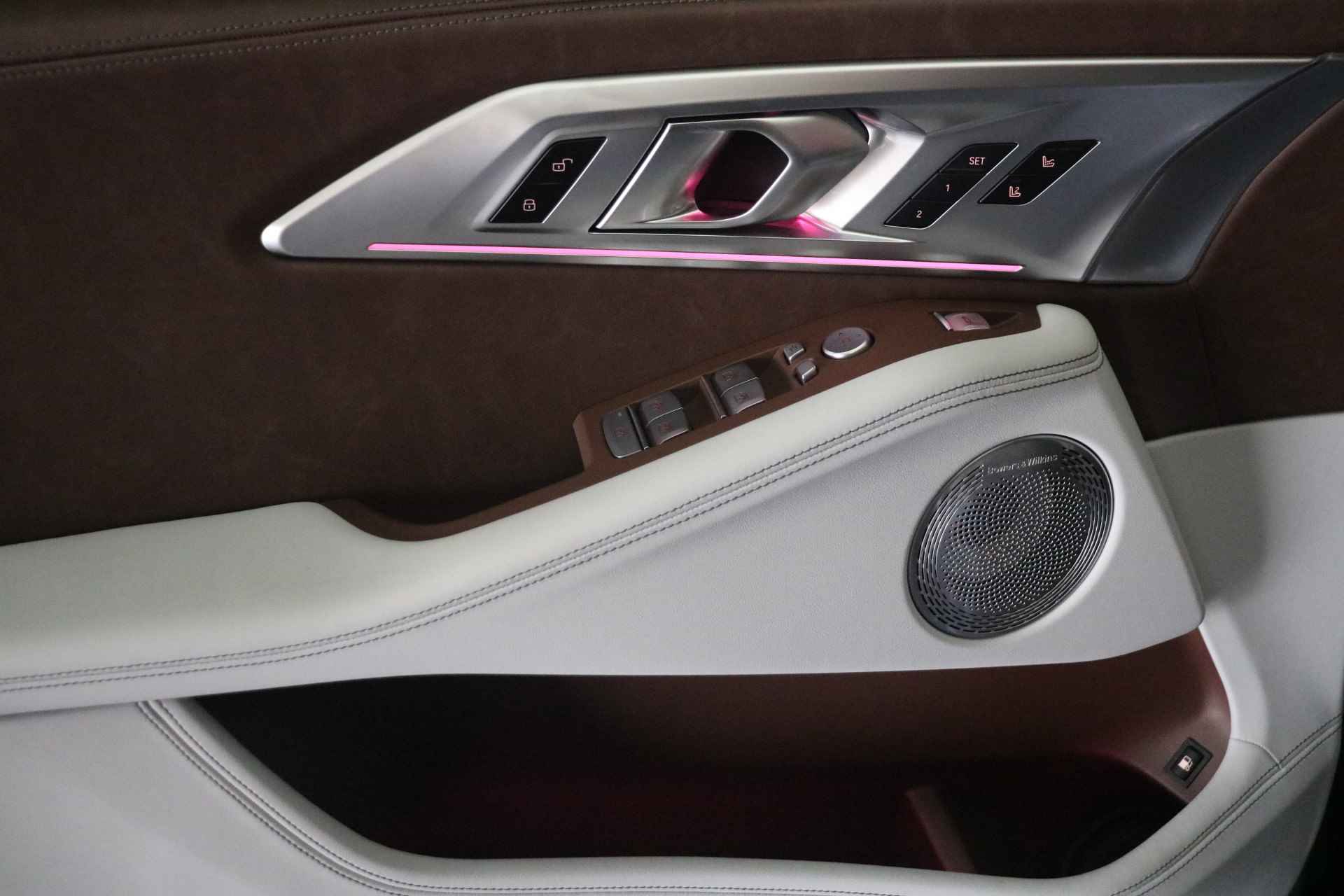 BMW XM PHEV High Executive Automaat / Trekhaak / Adaptief M Onderstel Professional / Massagefunctie / Bowers & Wilkins / Parking Assistant Plus / Soft-Close / Demo - 12/27