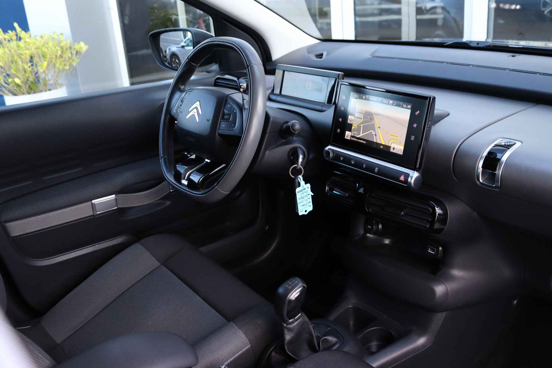 Citroën C4 Cactus 1.2 PureTech Shine | Navigatie | Climate Control | Sensoren achter | Getint glas | Cruise Control - 11/22