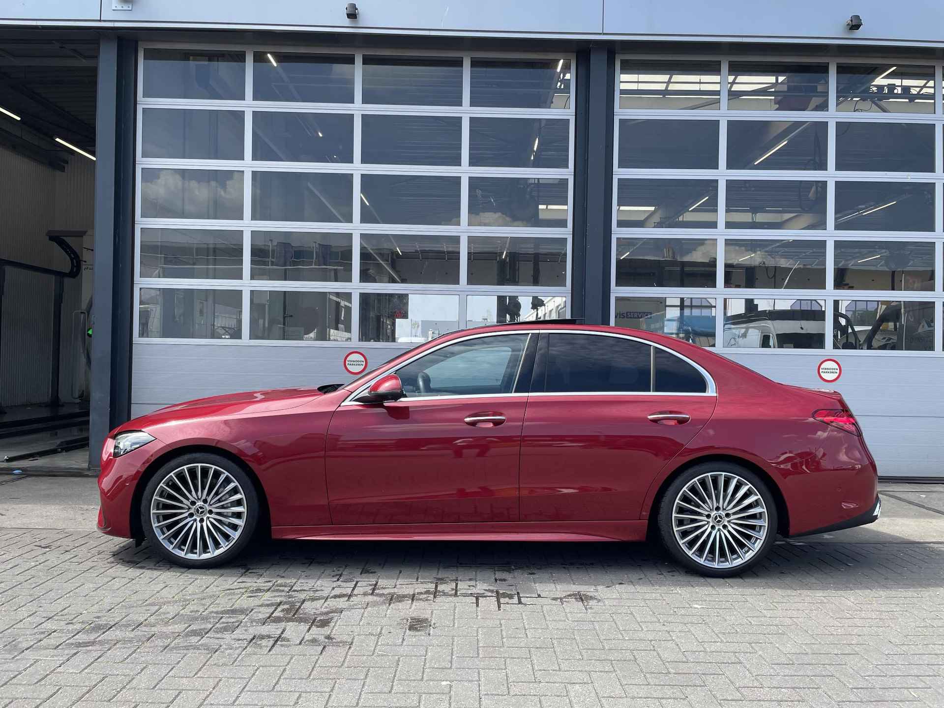 Mercedes-Benz C-klasse 200 AMG Line | Premium PLUS | Panoramadak | Memorystoelen Verwarmd | 360° Camera | Distronic | Burmester® 3D | Head-up display | Sfeerverlichting - 3/21