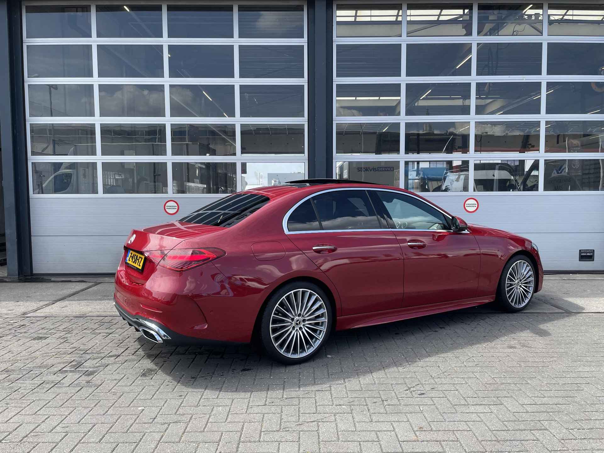 Mercedes-Benz C-klasse 200 AMG Line | Premium PLUS | Panoramadak | Memorystoelen Verwarmd | 360° Camera | Distronic | Burmester® 3D | Head-up display | Sfeerverlichting - 4/21