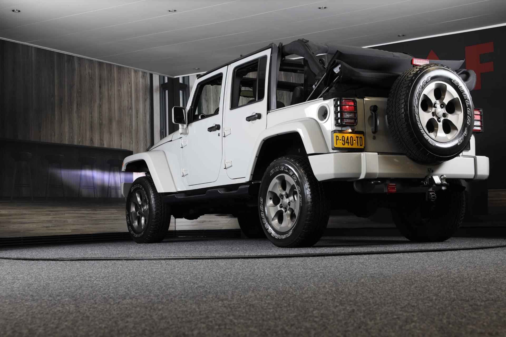 Jeep Wrangler Unlimited CABRIO 3.6 Sahara / 6 Bak / Airco / Navi / Camera / Elek Pakket / Cruise Control / Led / Trekhaak / 18 Inc - 4/46