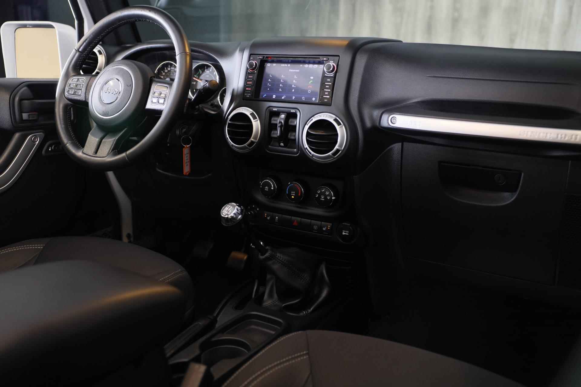 Jeep Wrangler Unlimited CABRIO 3.6 Sahara / 6 Bak / Airco / Navi / Camera / Elek Pakket / Cruise Control / Led / Trekhaak / 18 Inc - 7/46