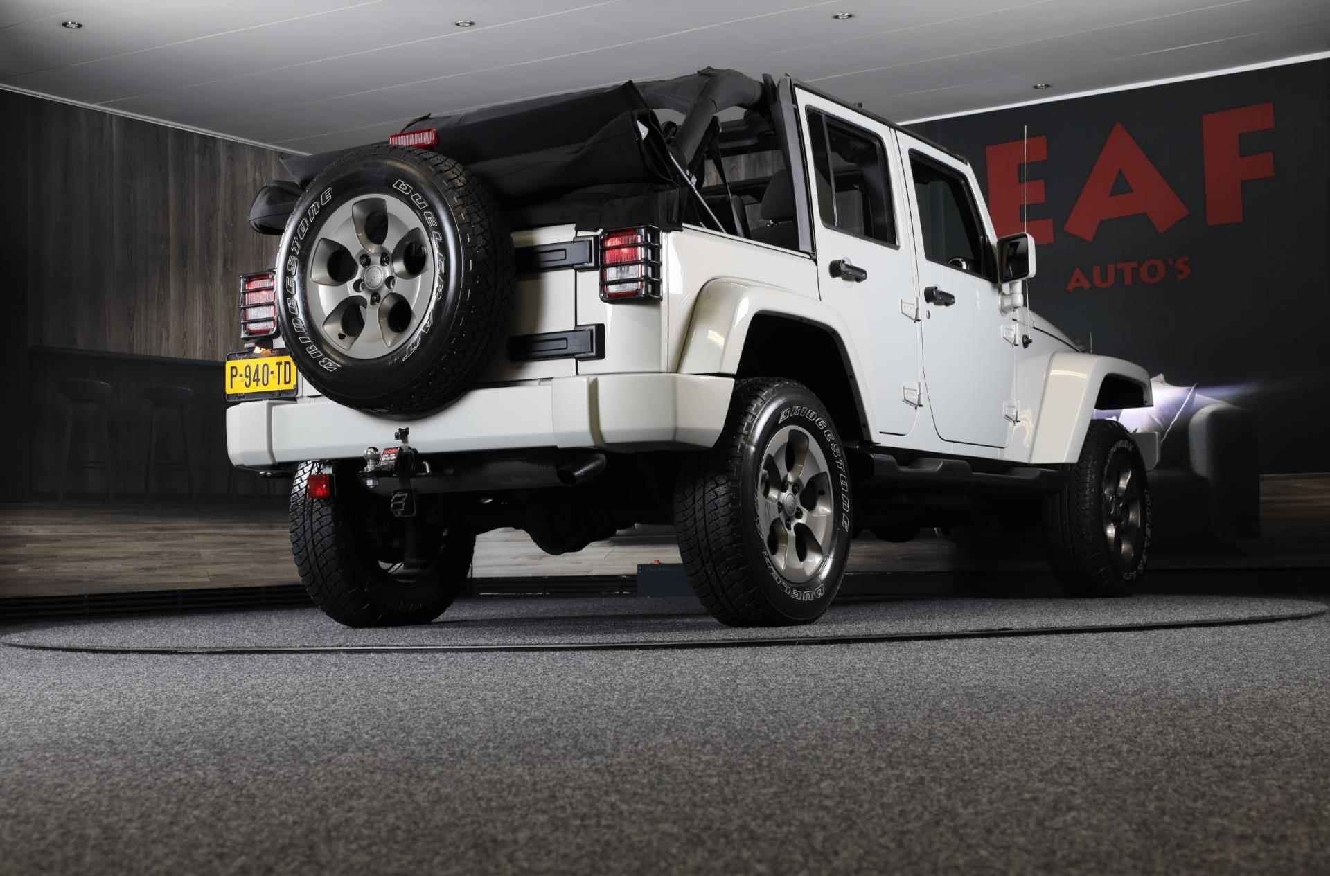 Jeep Wrangler Unlimited CABRIO 3.6 Sahara / 6 Bak / Airco / Navi / Camera / Elek Pakket / Cruise Control / Led / Trekhaak / 18 Inc - 29/46