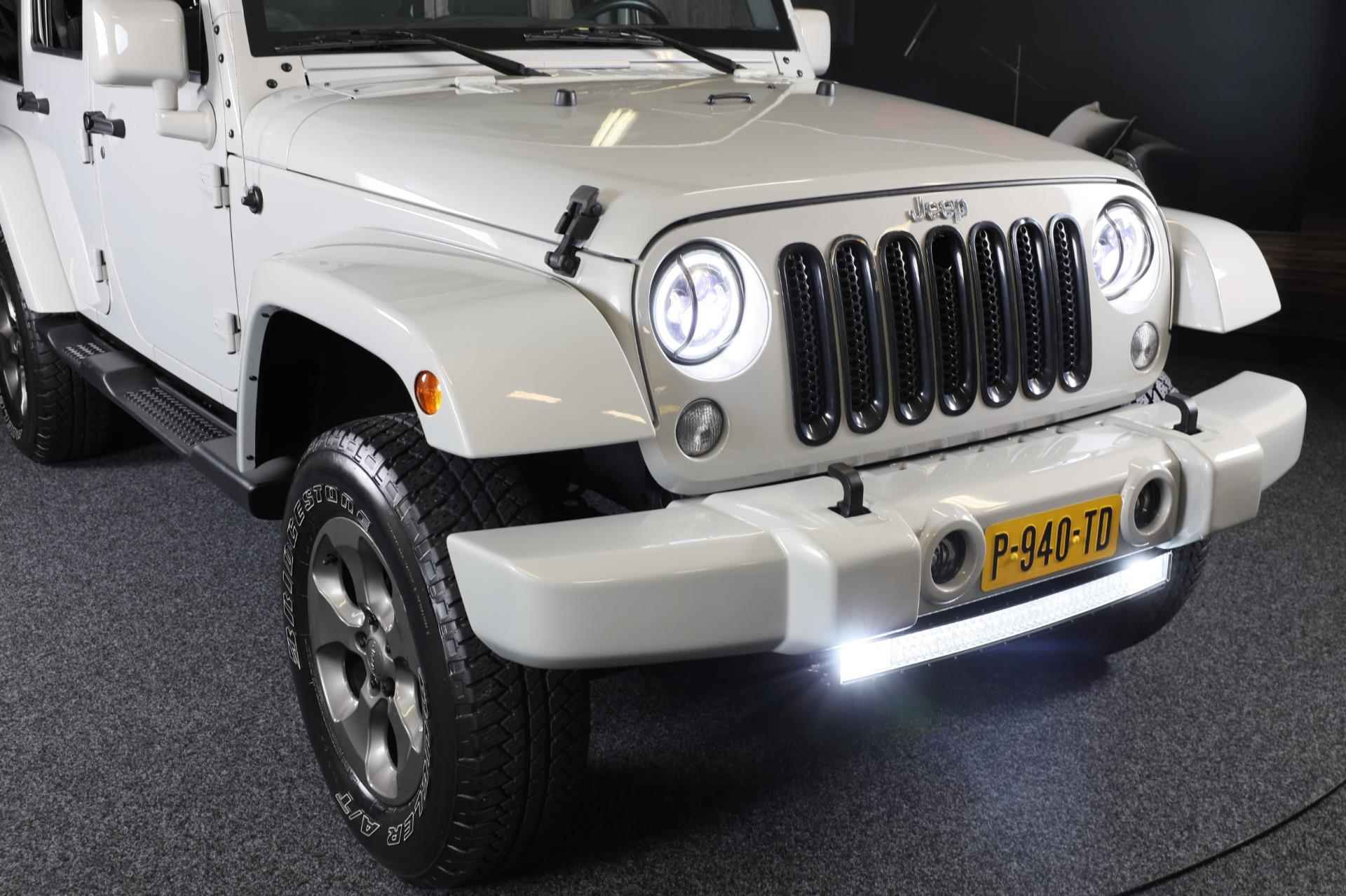 Jeep Wrangler Unlimited CABRIO 3.6 Sahara / 6 Bak / Airco / Navi / Camera / Elek Pakket / Cruise Control / Led / Trekhaak / 18 Inc - 30/46