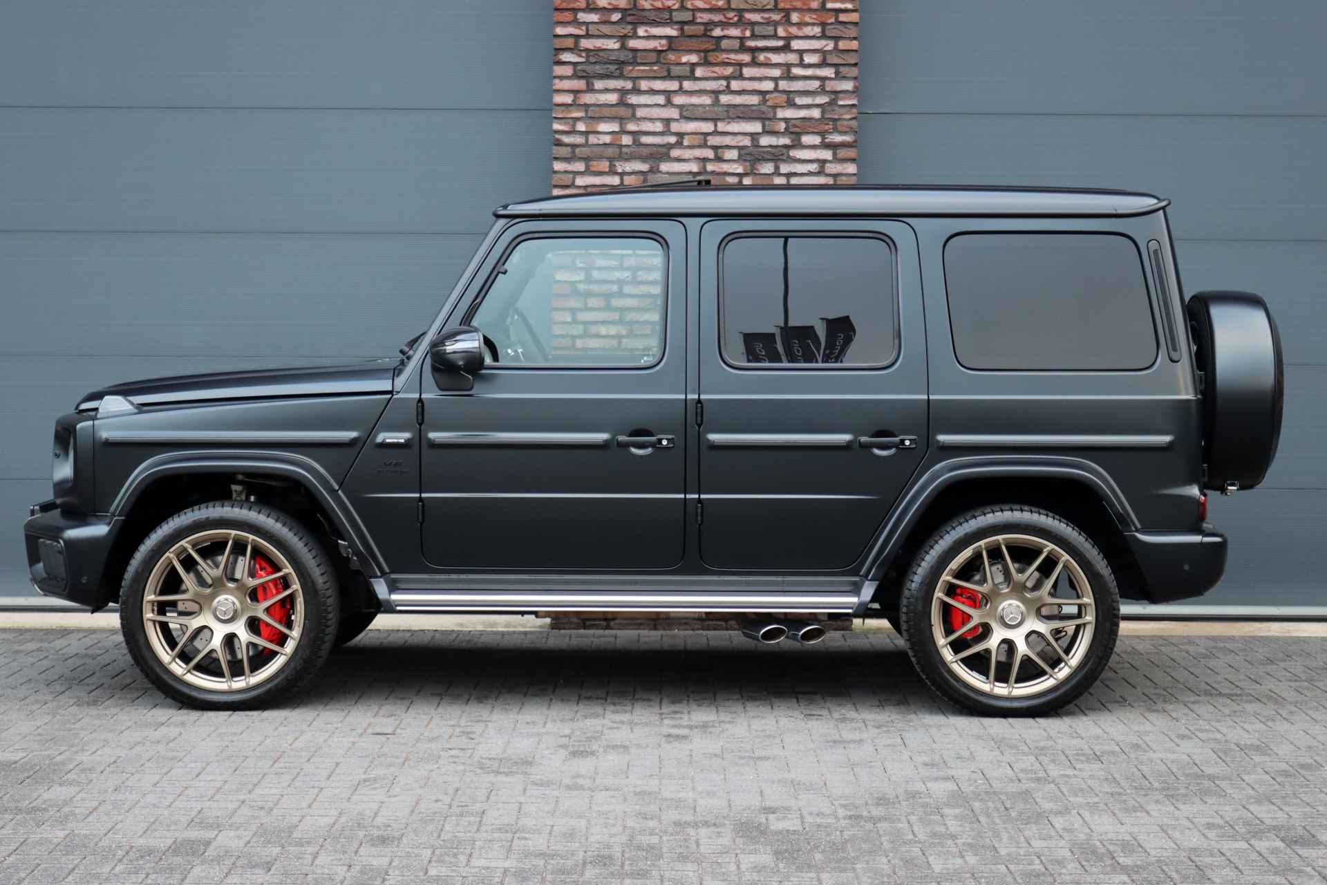 Mercedes-Benz G-Klasse AMG 63 Aut9 | Facelift | 'Manufaktur' | Performance-pakket | Distronic+ | AMG Drivers Package | Verwarmd Stuurwiel | Carbonpakket | Trekhaak | Keyless Go | Massage | Techniekpakket | - 10/54