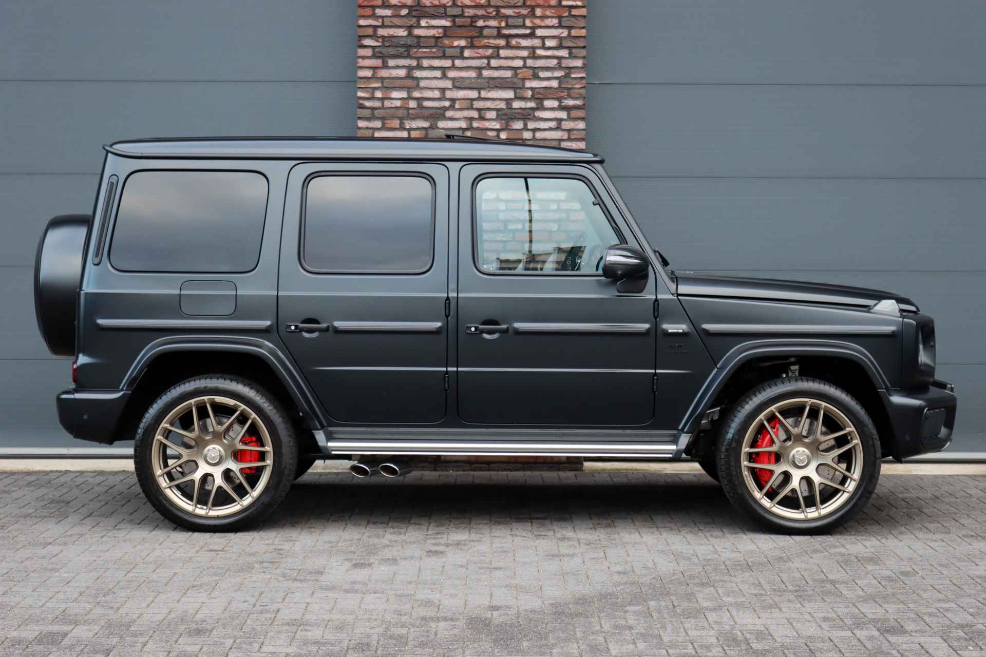 Mercedes-Benz G-Klasse AMG 63 Aut9 | Facelift | 'Manufaktur' | Performance-pakket | Distronic+ | AMG Drivers Package | Verwarmd Stuurwiel | Carbonpakket | Trekhaak | Keyless Go | Massage | Techniekpakket | - 12/54