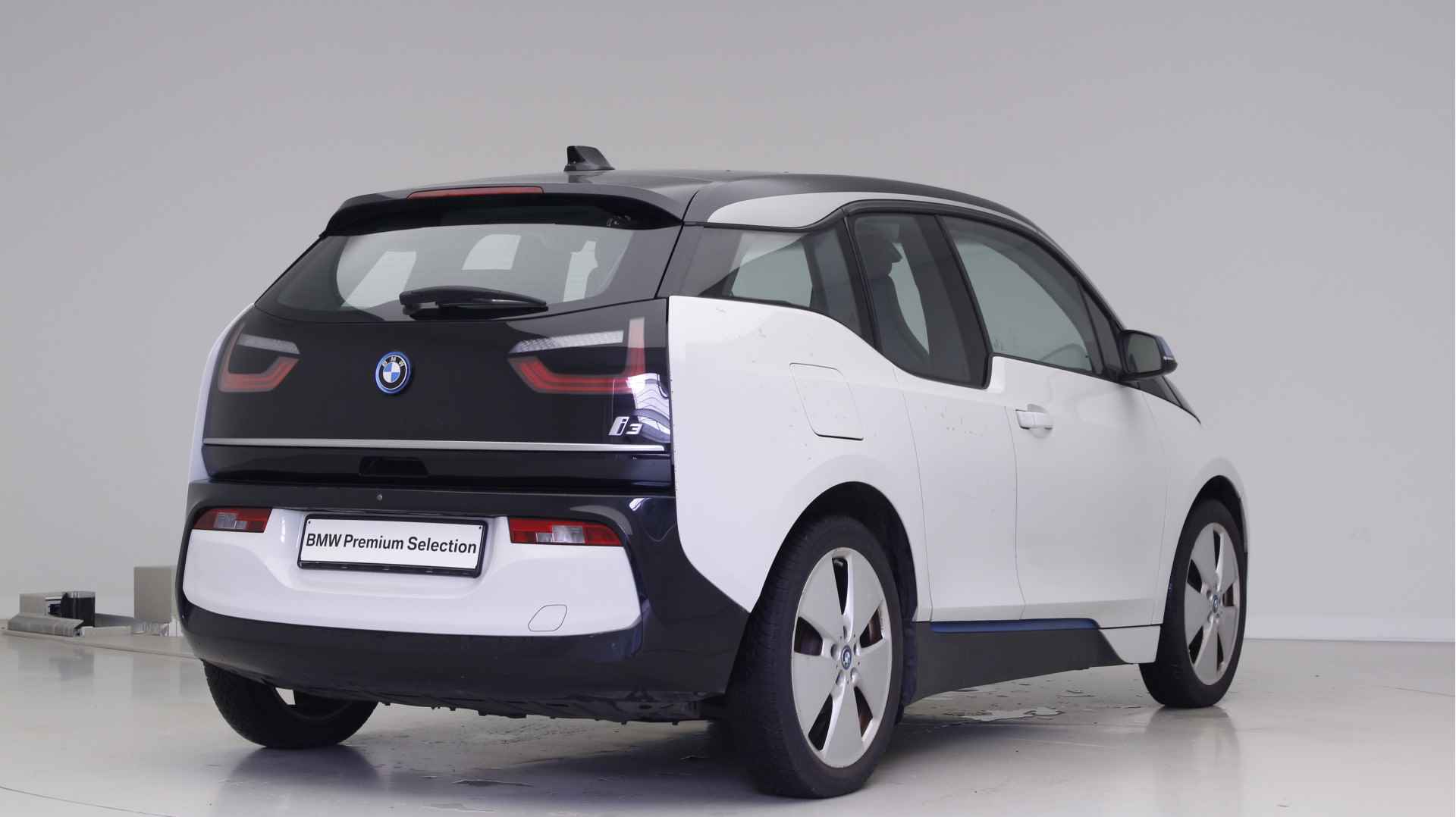 BMW i3 120Ah 42 kWh| Leder | Navi | Subsidie mogelijk | 2 jaar BMW Garantie - 2/22