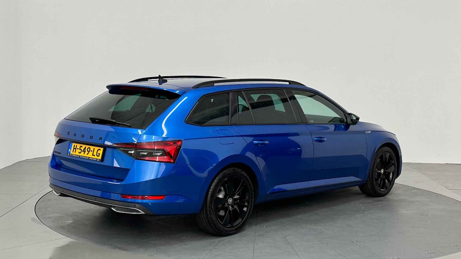 SKODA Superb 1.5 TSI DSG SPORTLINE BNS RACE BLUE METALLIC - 3/68