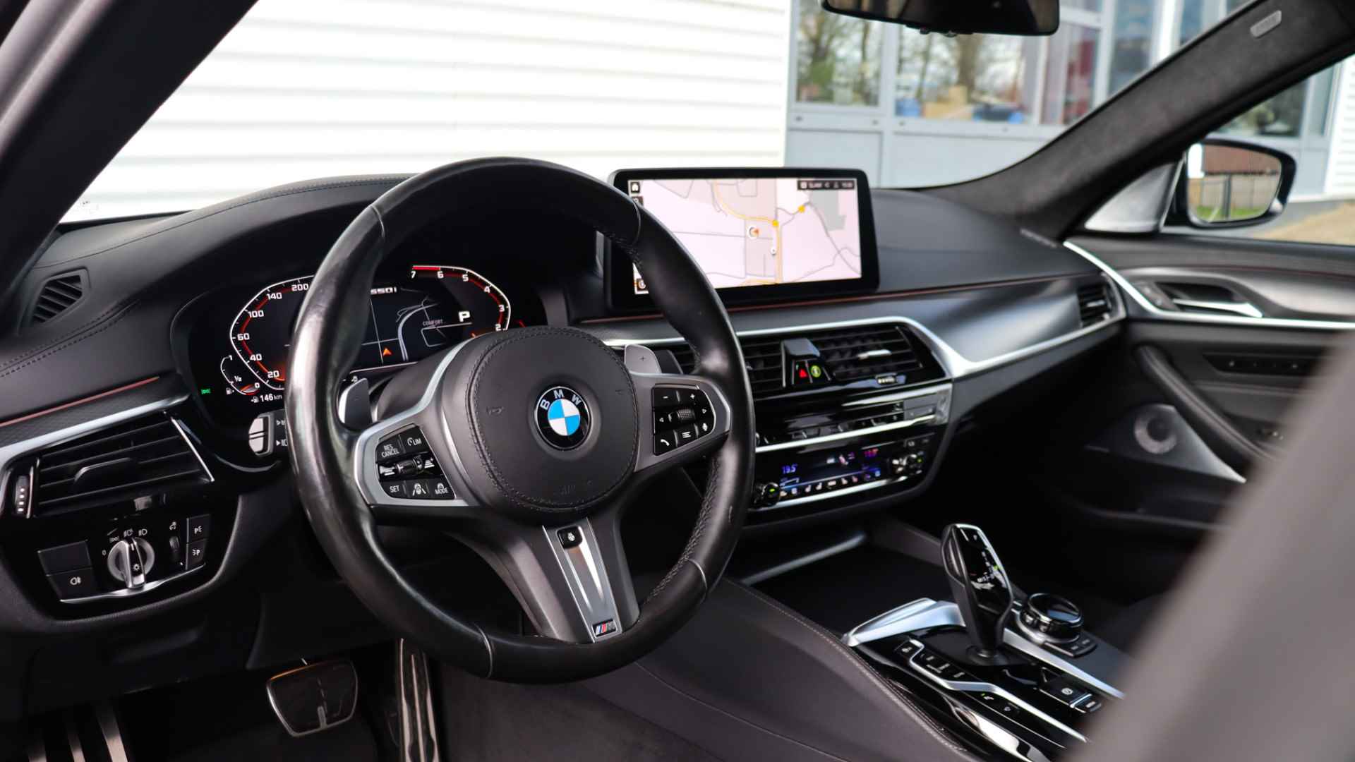BMW 5 Serie M550i xDrive High Executive | Massage | Bowers & Wilkins | Schuifdak | Laserlight | Standkachel | Head-up | Stoelventilatie - 5/38