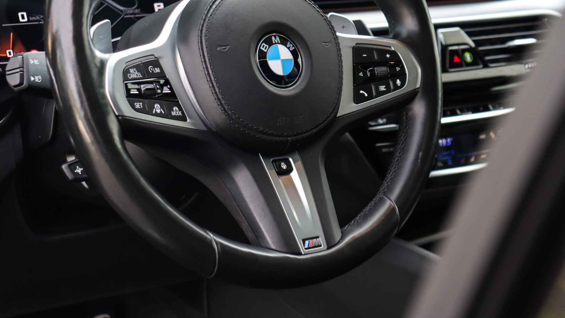 BMW 5 Serie M550i xDrive High Executive | Massage | Bowers & Wilkins | Schuifdak | Laserlight | Standkachel | Head-up | Stoelventilatie - 6/38