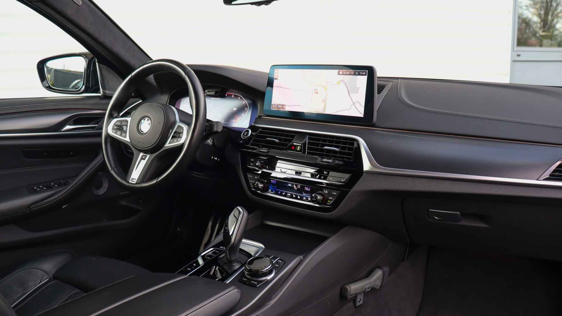 BMW 5 Serie M550i xDrive High Executive | Massage | Bowers & Wilkins | Schuifdak | Laserlight | Standkachel | Head-up | Stoelventilatie - 36/38