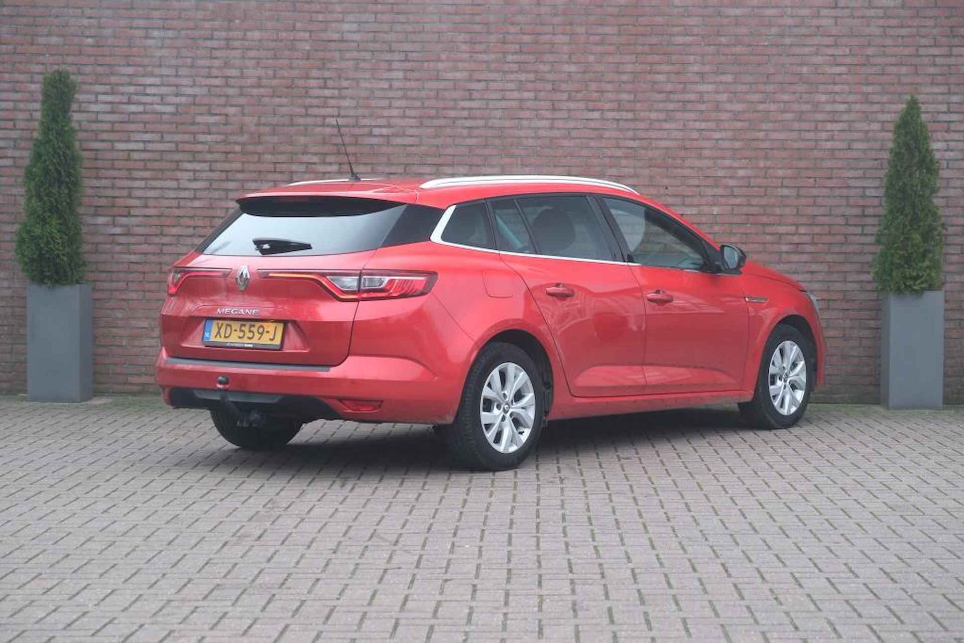 Renault Mégane 1.3 TCe 115pk Estate Limited | Navi | Climate | Cruise | PDC | Trekhaak - 25/26