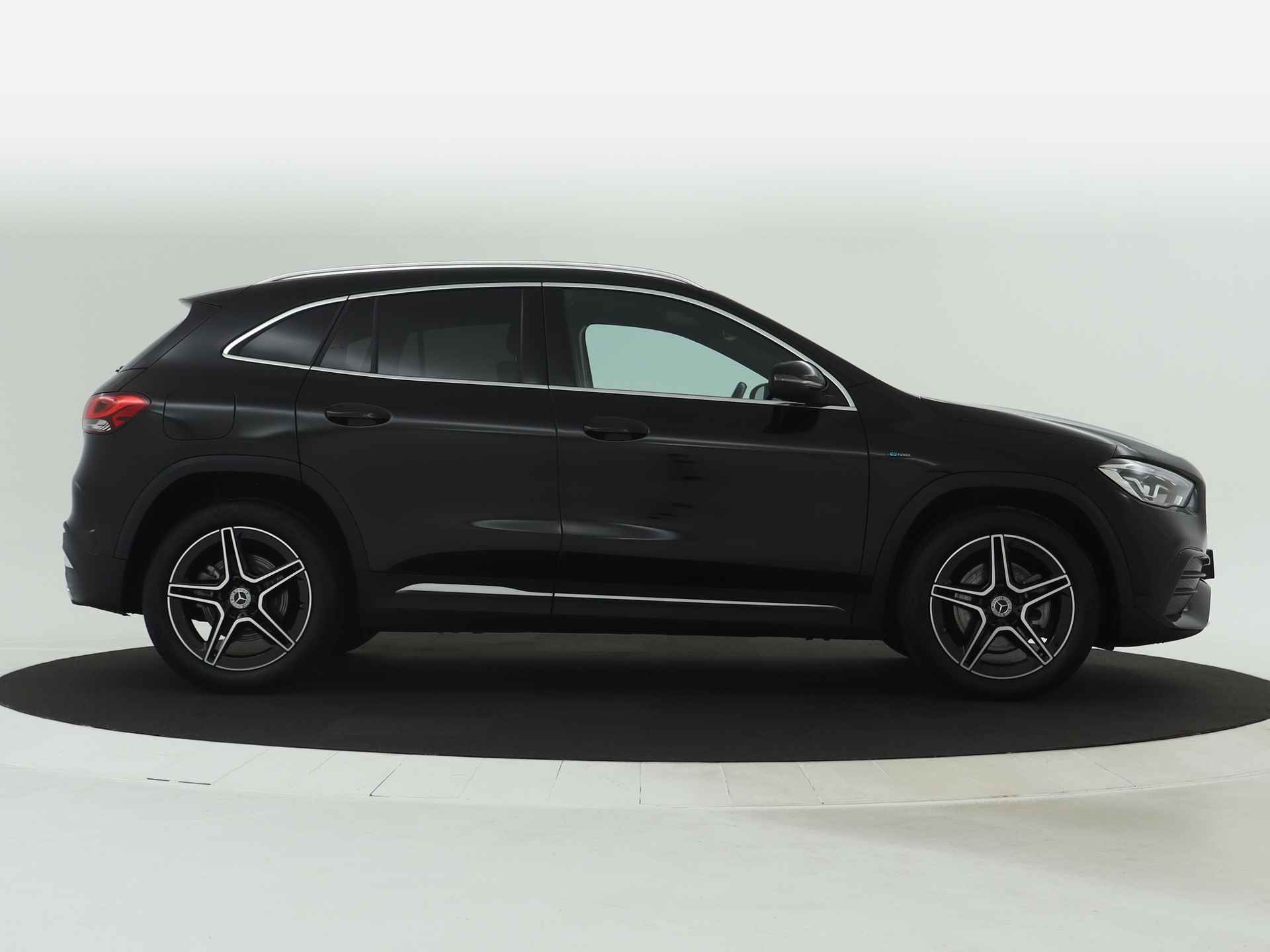 Mercedes-Benz GLA 250 e AMG Plug-In Hybride Sportpakket | Distronic | Augmented Reality | Parkeerpakket met Camera | Apple CarPlay | LED Verlichting | Inclusief 24 maanden MB Certified garantie voor Europa. - 16/45