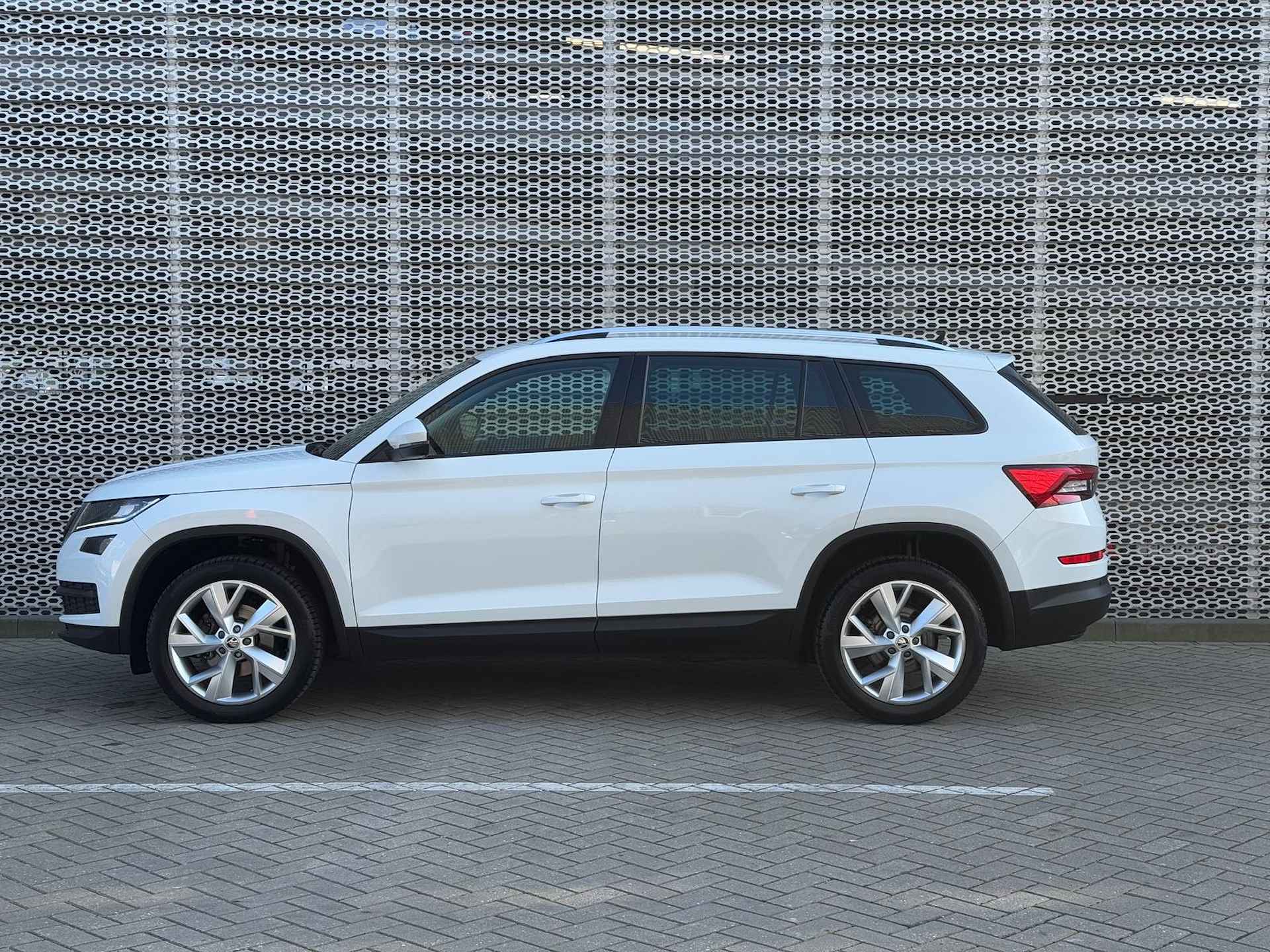 Škoda Kodiaq 1.5 TSI Limited Business Edition /DSG/ Wit/ Led/ 5P/ Camera/ Clima/ Navi/ PDC/  19 lmv/ P4 - 5/33