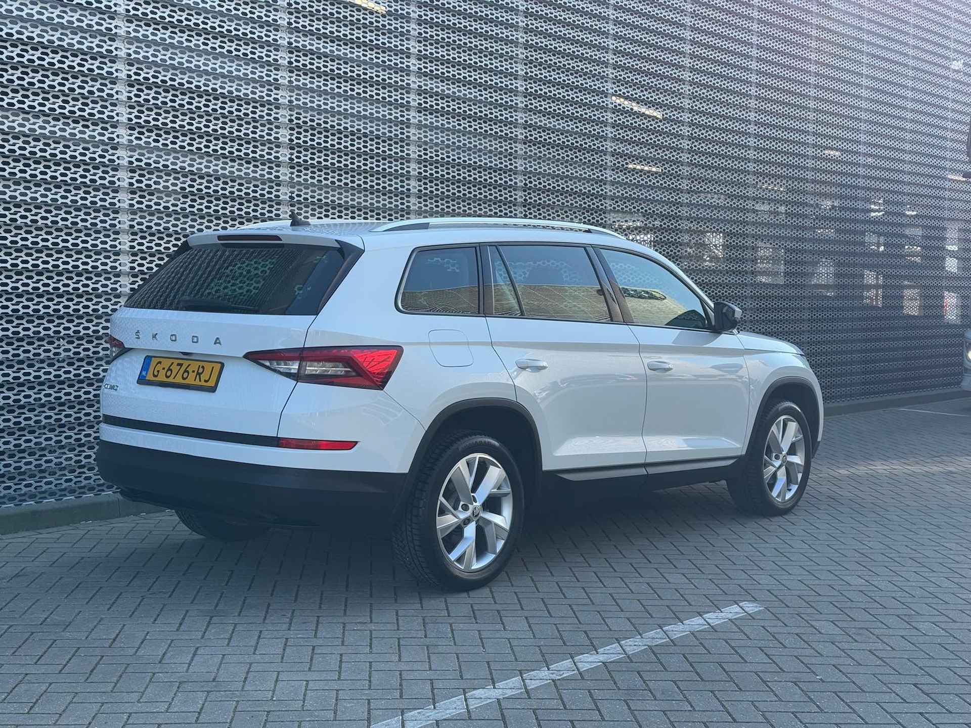 Škoda Kodiaq 1.5 TSI Limited Business Edition /DSG/ Wit/ Led/ 5P/ Camera/ Clima/ Navi/ PDC/  19 lmv/ P4 - 8/33