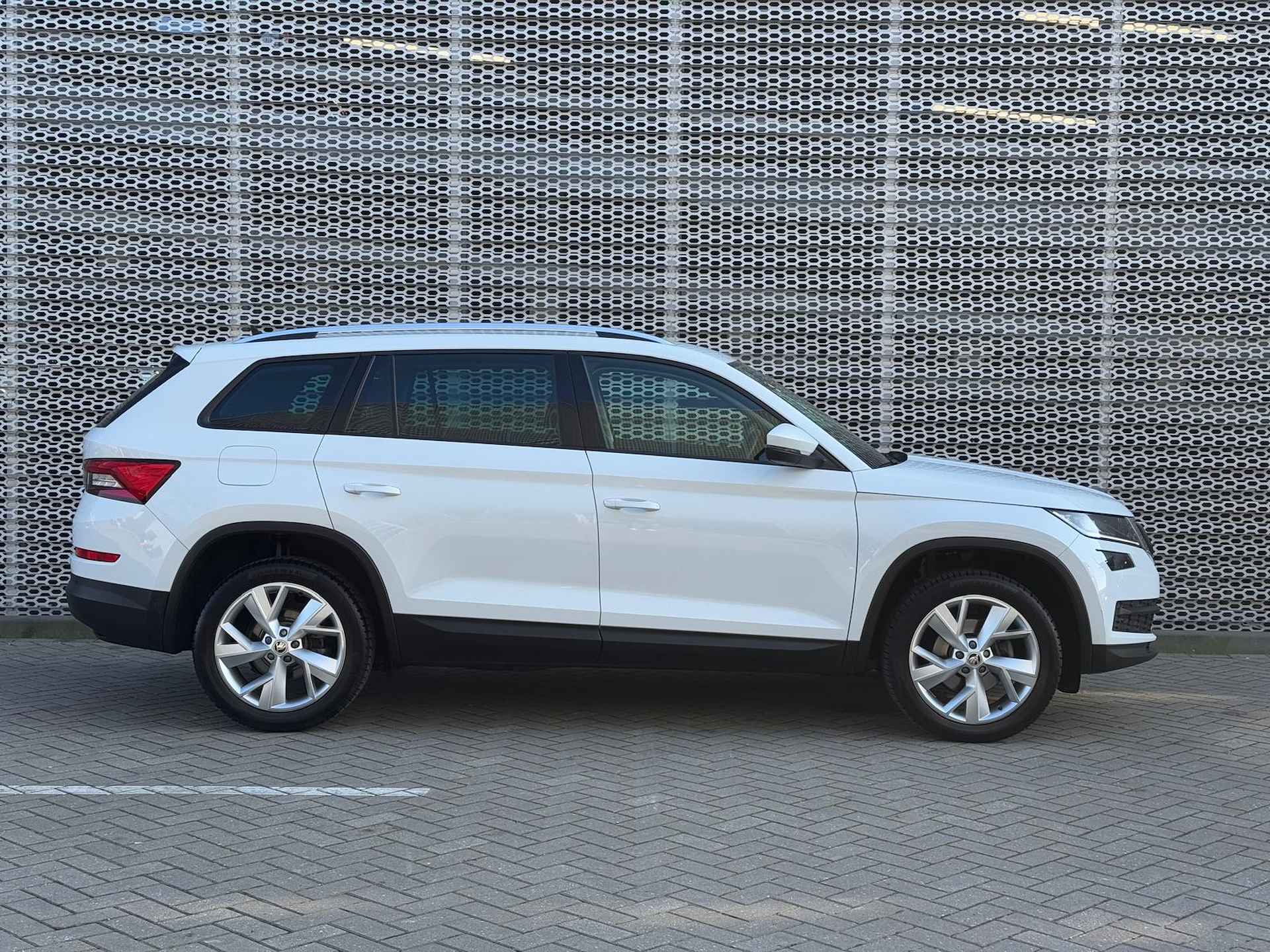 Škoda Kodiaq 1.5 TSI Limited Business Edition /DSG/ Wit/ Led/ 5P/ Camera/ Clima/ Navi/ PDC/  19 lmv/ P4 - 9/33