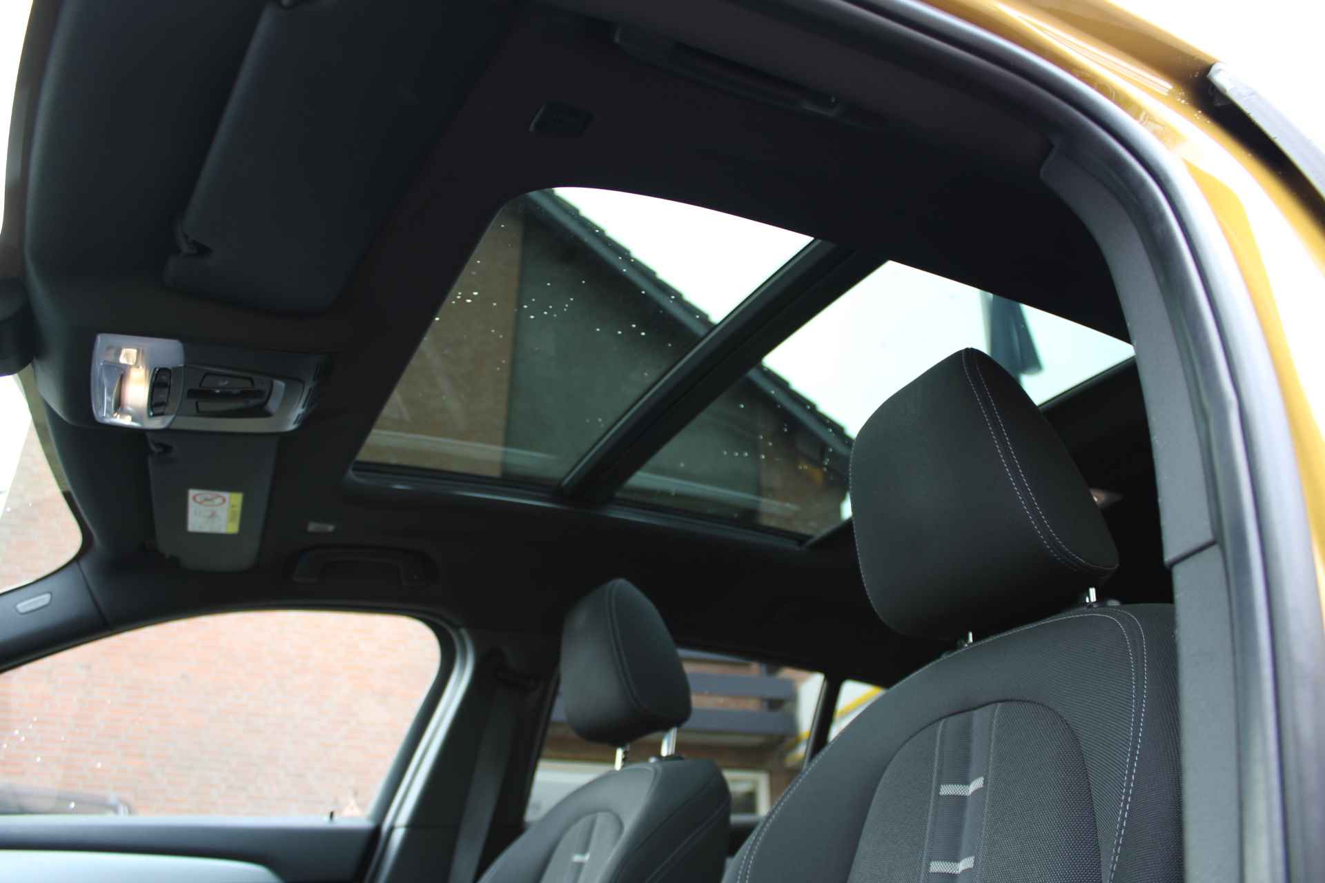 BMW X2 (f39) sDrive20i 192PK Executive Automaat + 18"/ Navi/ Camera/ Panorama/ LED/ NL auto - 17/49