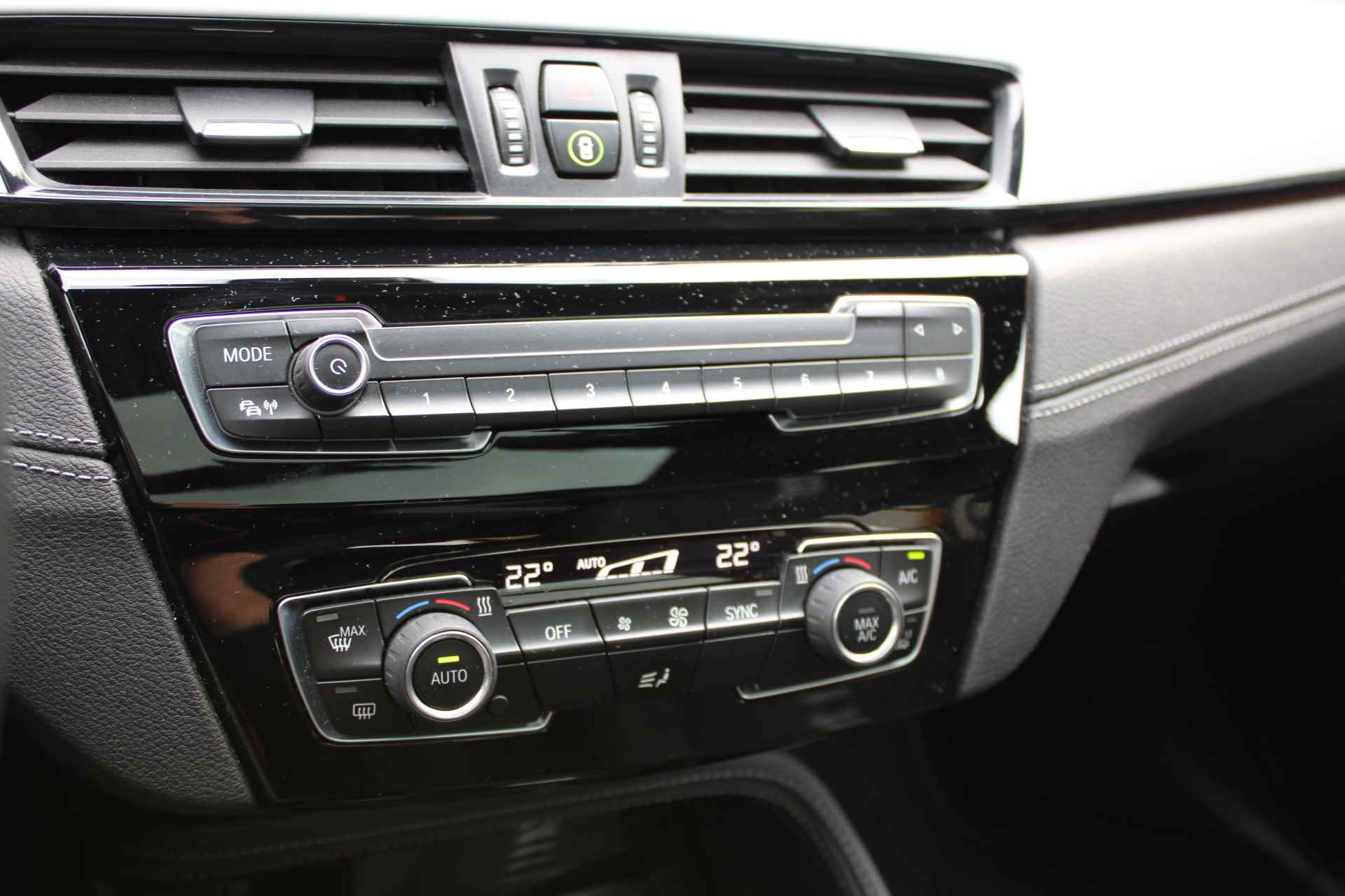 BMW X2 (f39) sDrive20i 192PK Executive Automaat + 18"/ Navi/ Camera/ Panorama/ LED/ NL auto - 27/49