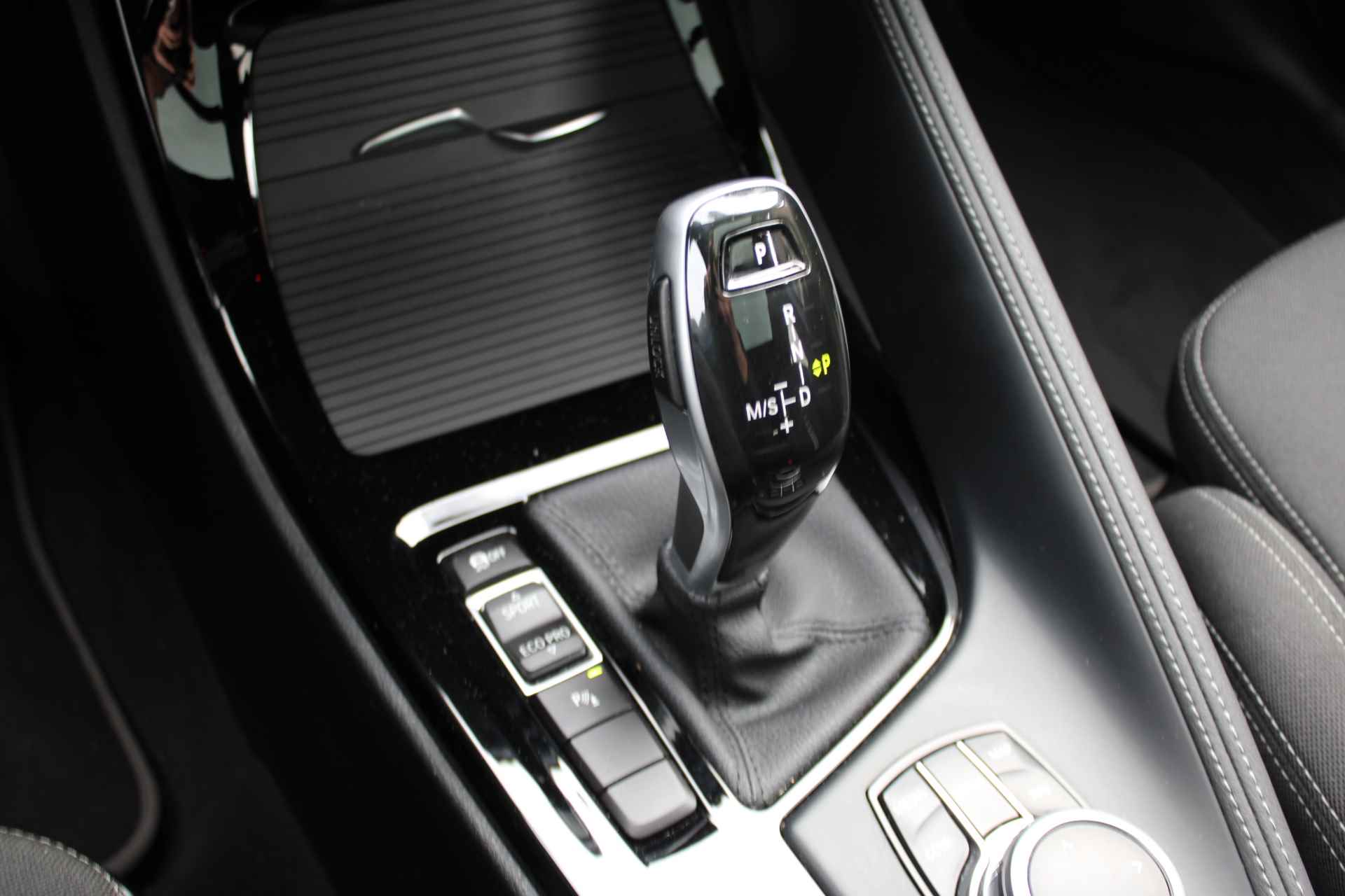 BMW X2 (f39) sDrive20i 192PK Executive Automaat + 18"/ Navi/ Camera/ Panorama/ LED/ NL auto - 28/49