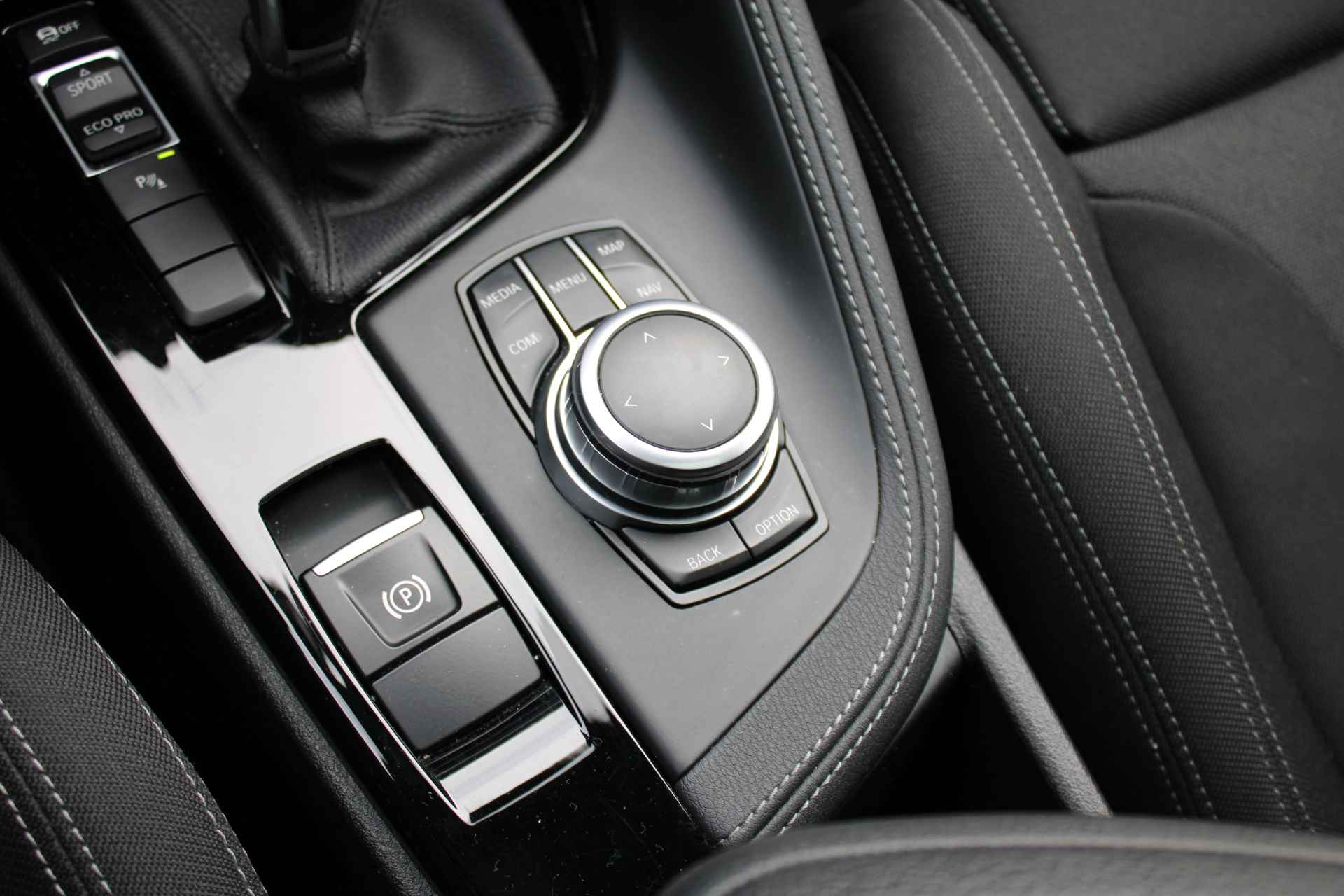 BMW X2 (f39) sDrive20i 192PK Executive Automaat + 18"/ Navi/ Camera/ Panorama/ LED/ NL auto - 29/49
