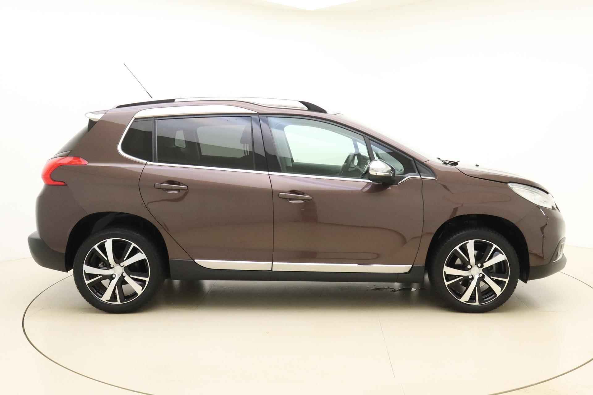 Peugeot 2008 1.6 VTi 120pk Féline | Navigatie | Climate Control | Cruise Control | Trekhaak | Panoramadak | Parkeersensoren | Weinig kilometers | - 10/32