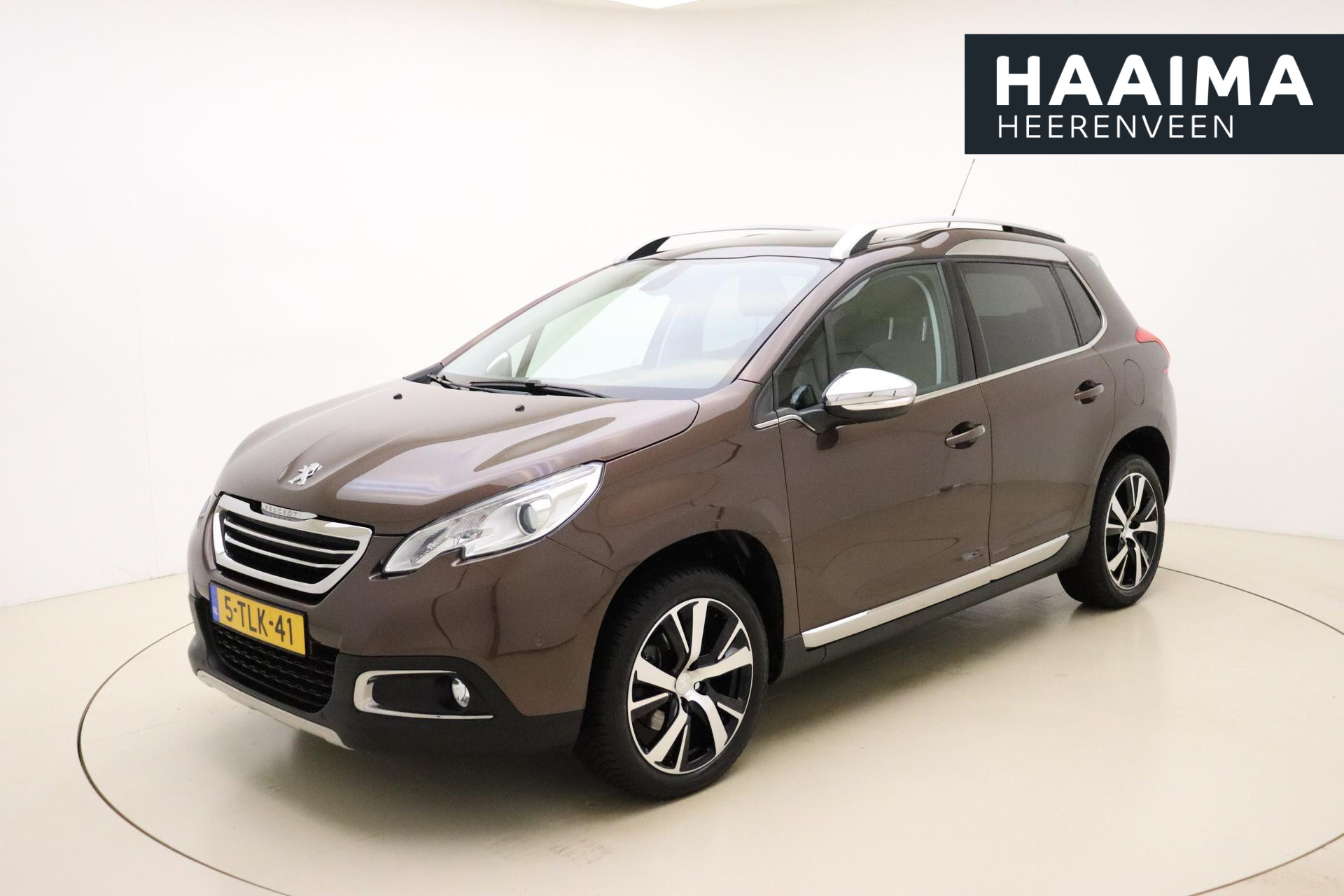 Peugeot 2008 1.6 VTi 120pk Féline | Navigatie | Climate Control | Cruise Control | Trekhaak | Panoramadak | Parkeersensoren | Weinig kilometers |