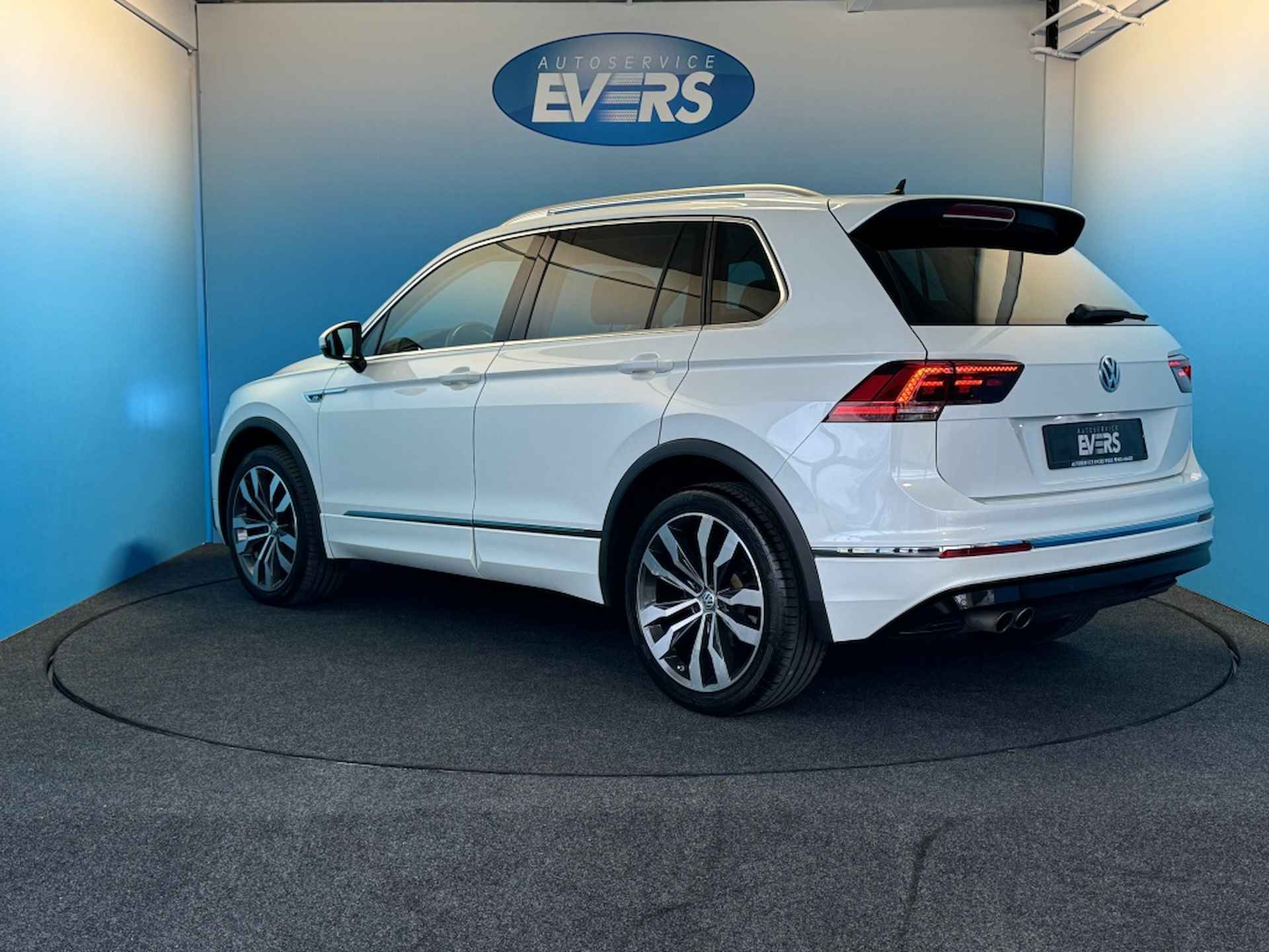 Volkswagen Tiguan 2.0 TSI 4M. Highline - 6/36