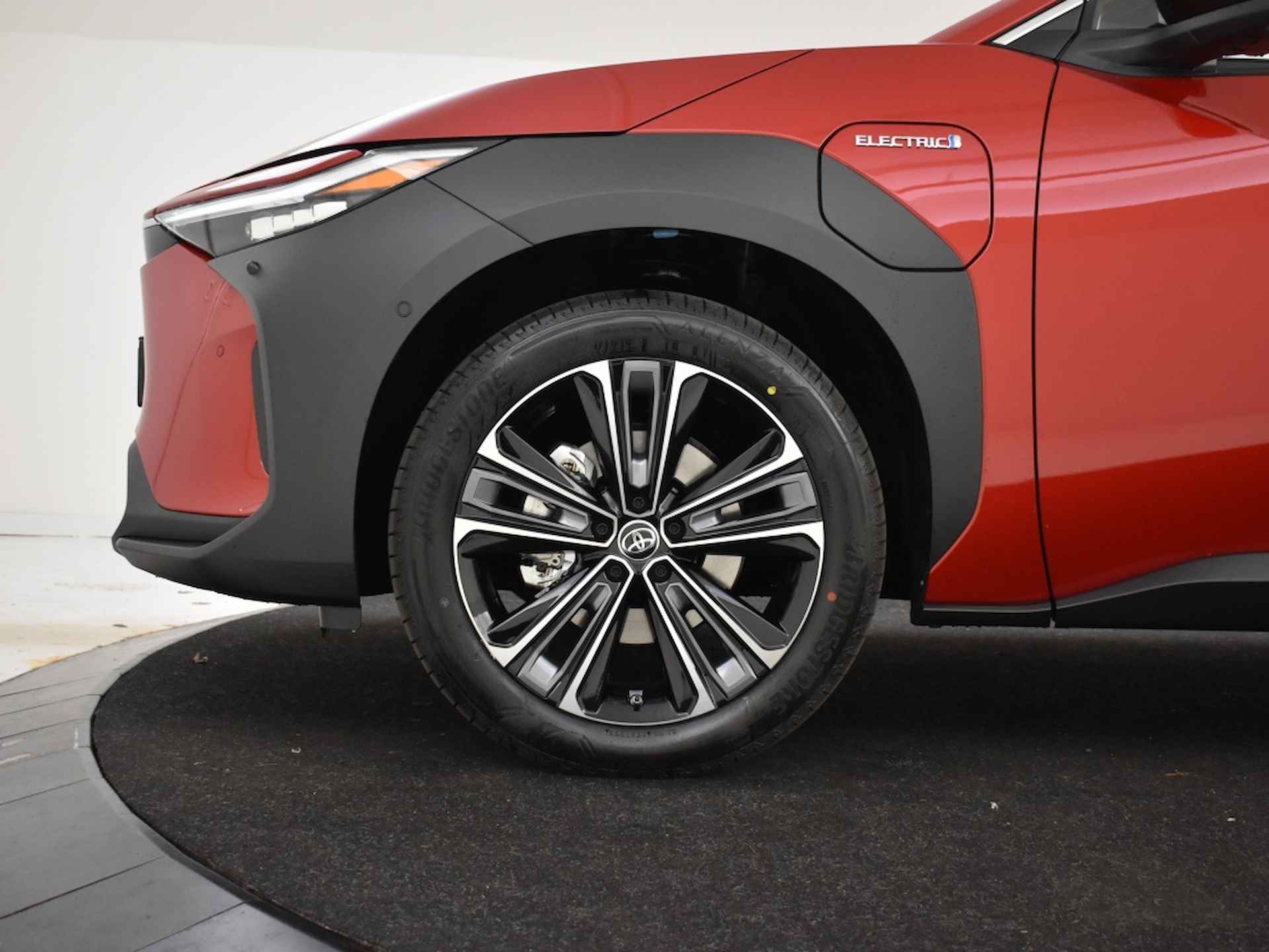 Toyota  Bz4x Premium | Panoramisch dak | Emotional Red metallic - 14/37