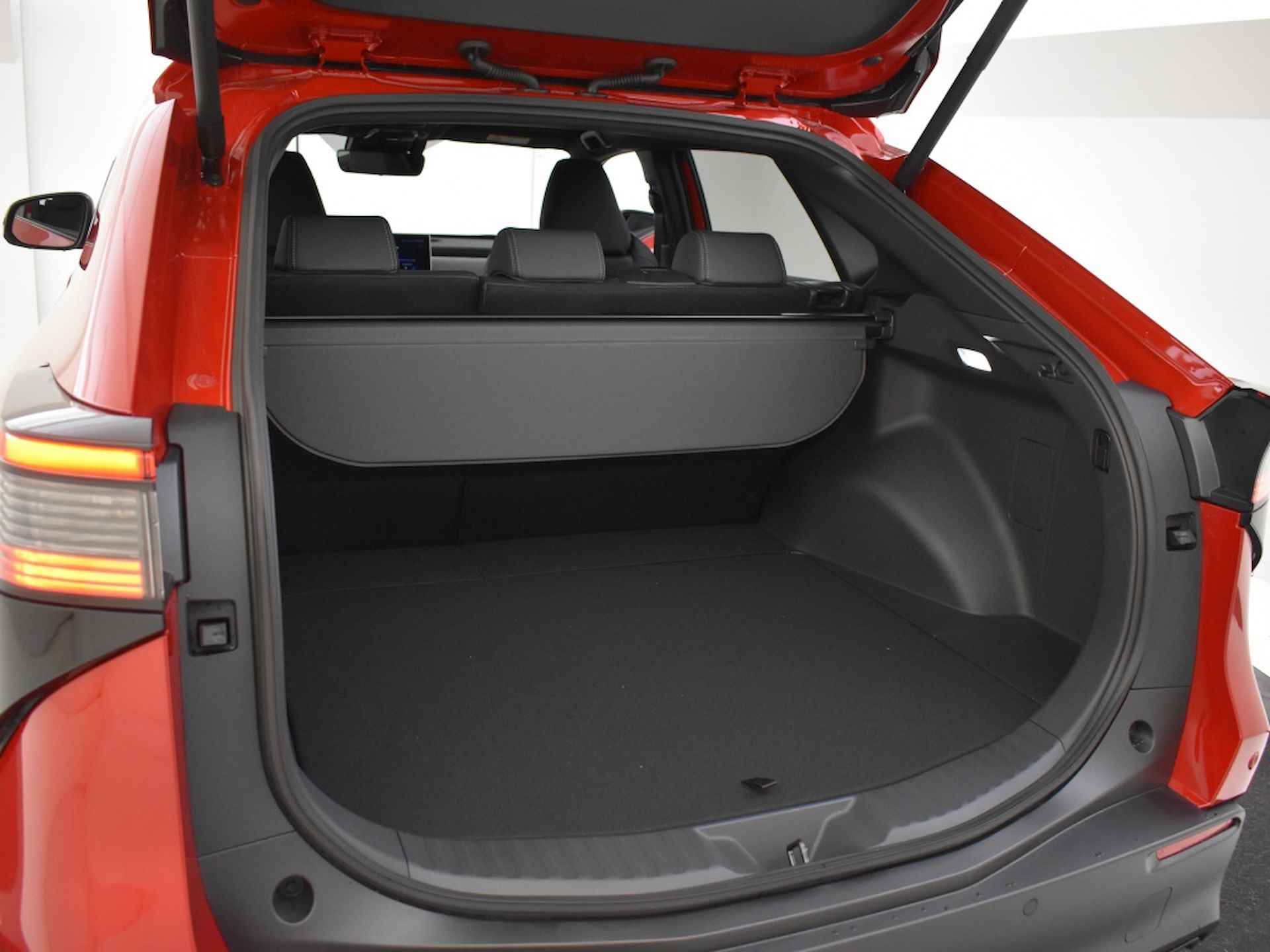 Toyota  Bz4x Premium | Panoramisch dak | Emotional Red metallic - 22/37