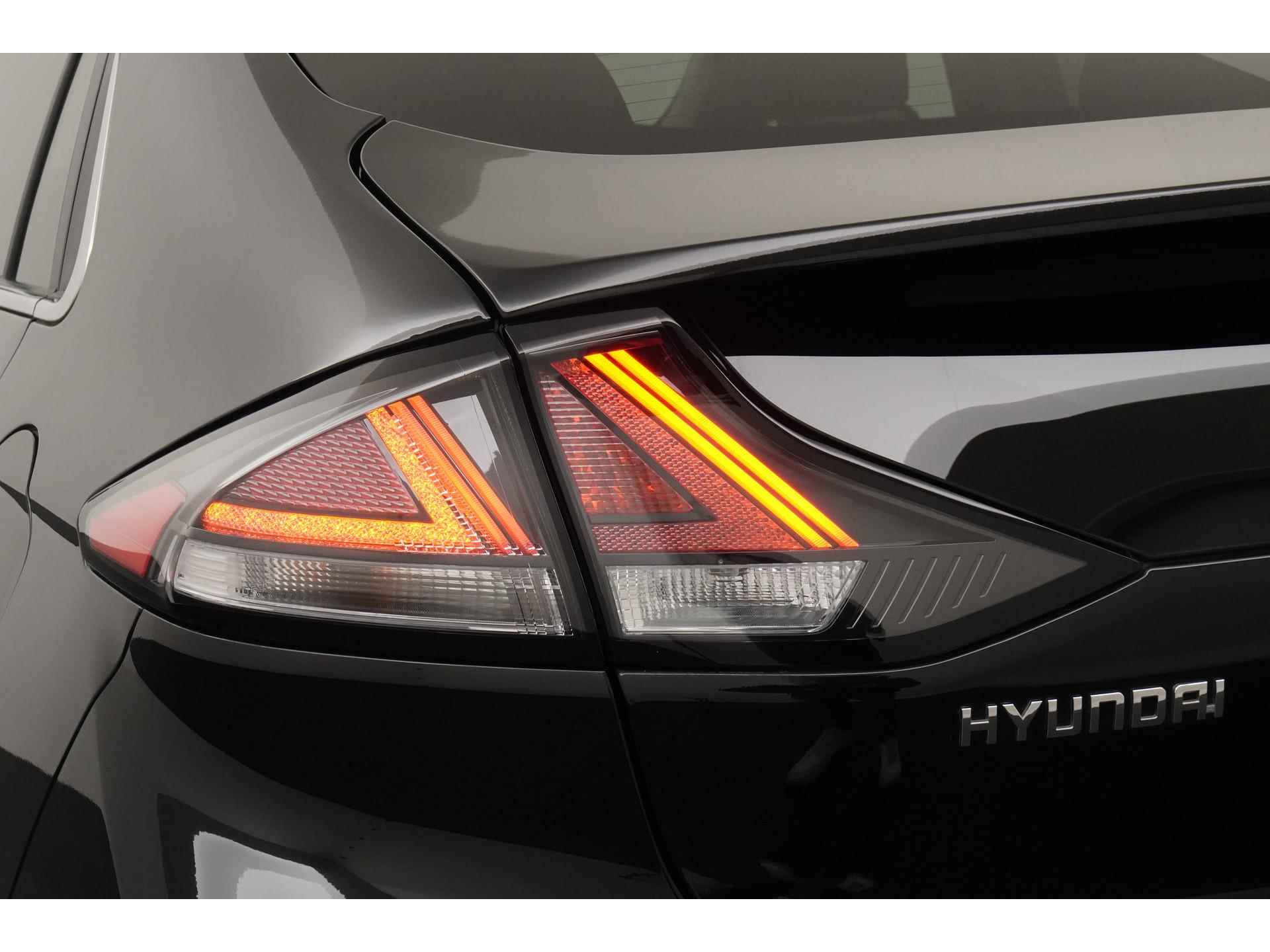 Hyundai IONIQ Premium Sky EV 38 kWh | 21945 na subsidie | Schuifdak | Zondag Open! - 23/47