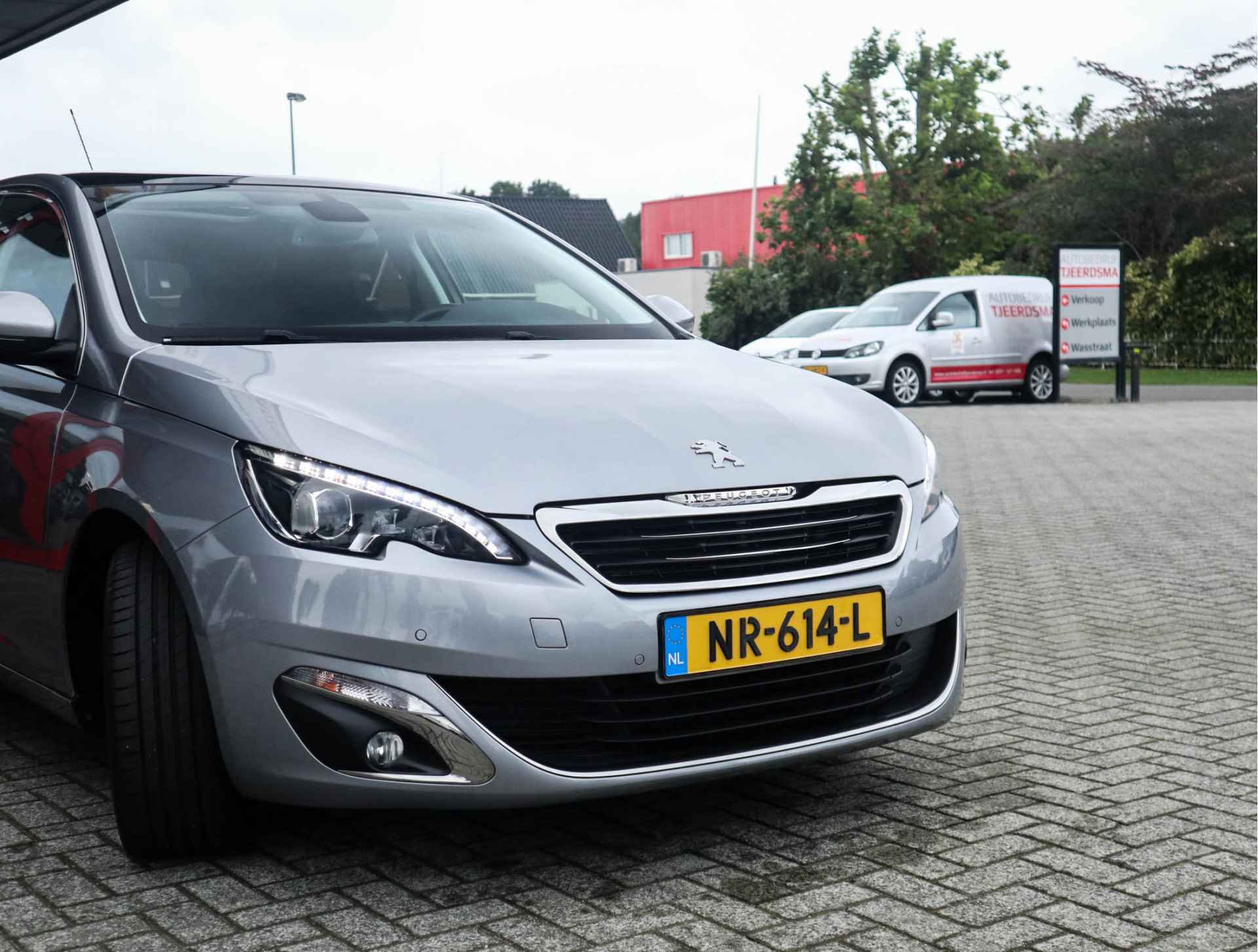 Peugeot 308 1.2 PureTech Allure Navi/Clima/Cruise/PDC/Camera/DAB - 8/34