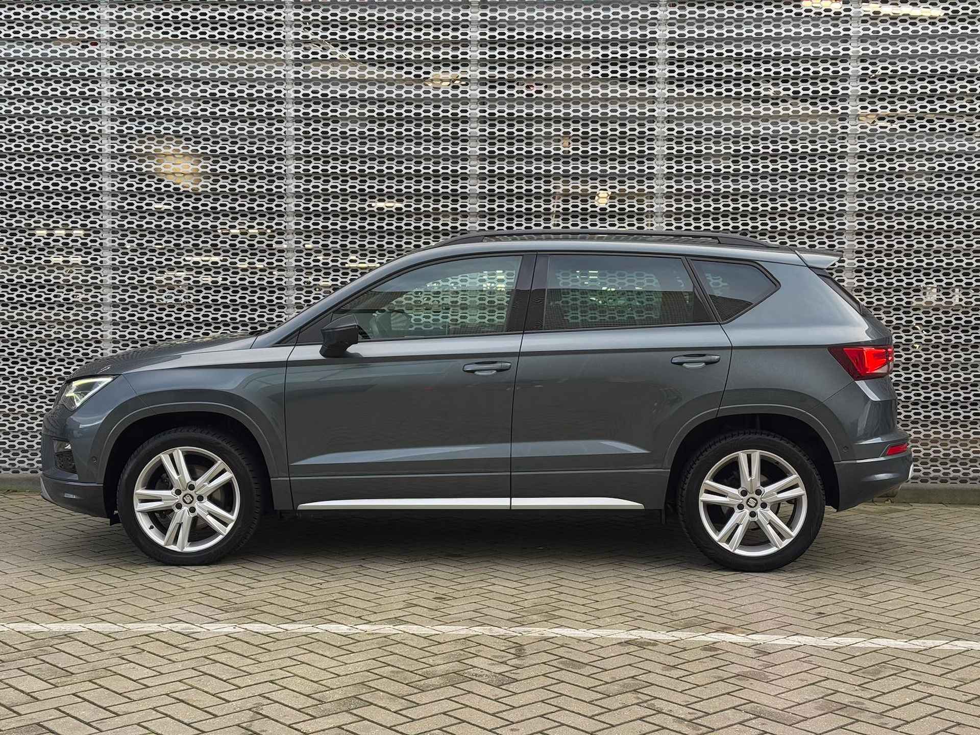 SEAT Ateca 1.5 TSI FR Business Intense / Panoramadak / 360 Camera / Beats Audio / Digitale Cockpit / Stoelverwarming P4 - 5/32