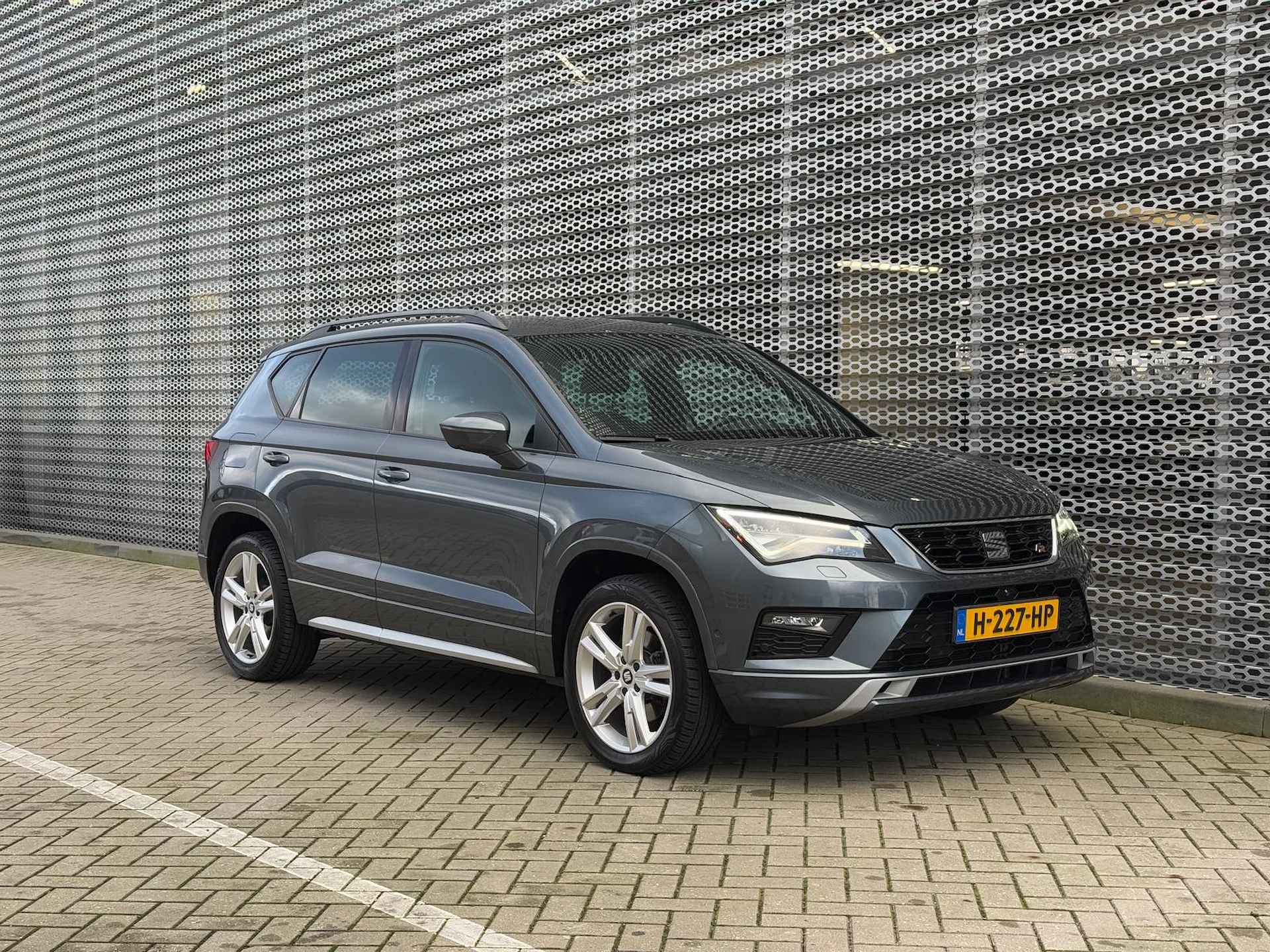 SEAT Ateca 1.5 TSI FR Business Intense / Panoramadak / 360 Camera / Beats Audio / Digitale Cockpit / Stoelverwarming P4 - 10/32