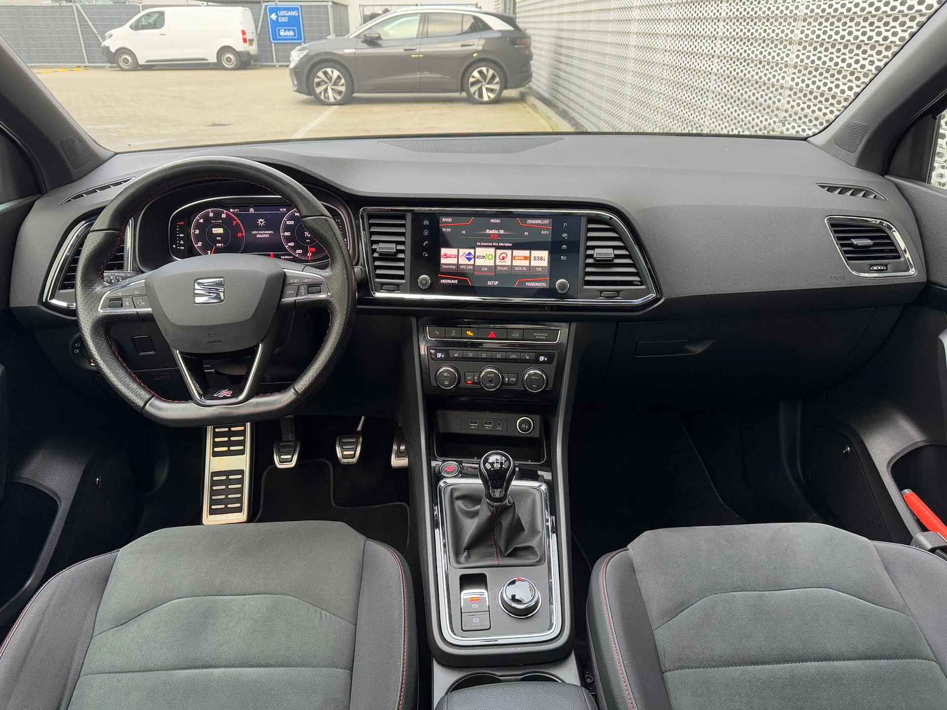 SEAT Ateca 1.5 TSI FR Business Intense / Panoramadak / 360 Camera / Beats Audio / Digitale Cockpit / Stoelverwarming P4 - 14/32