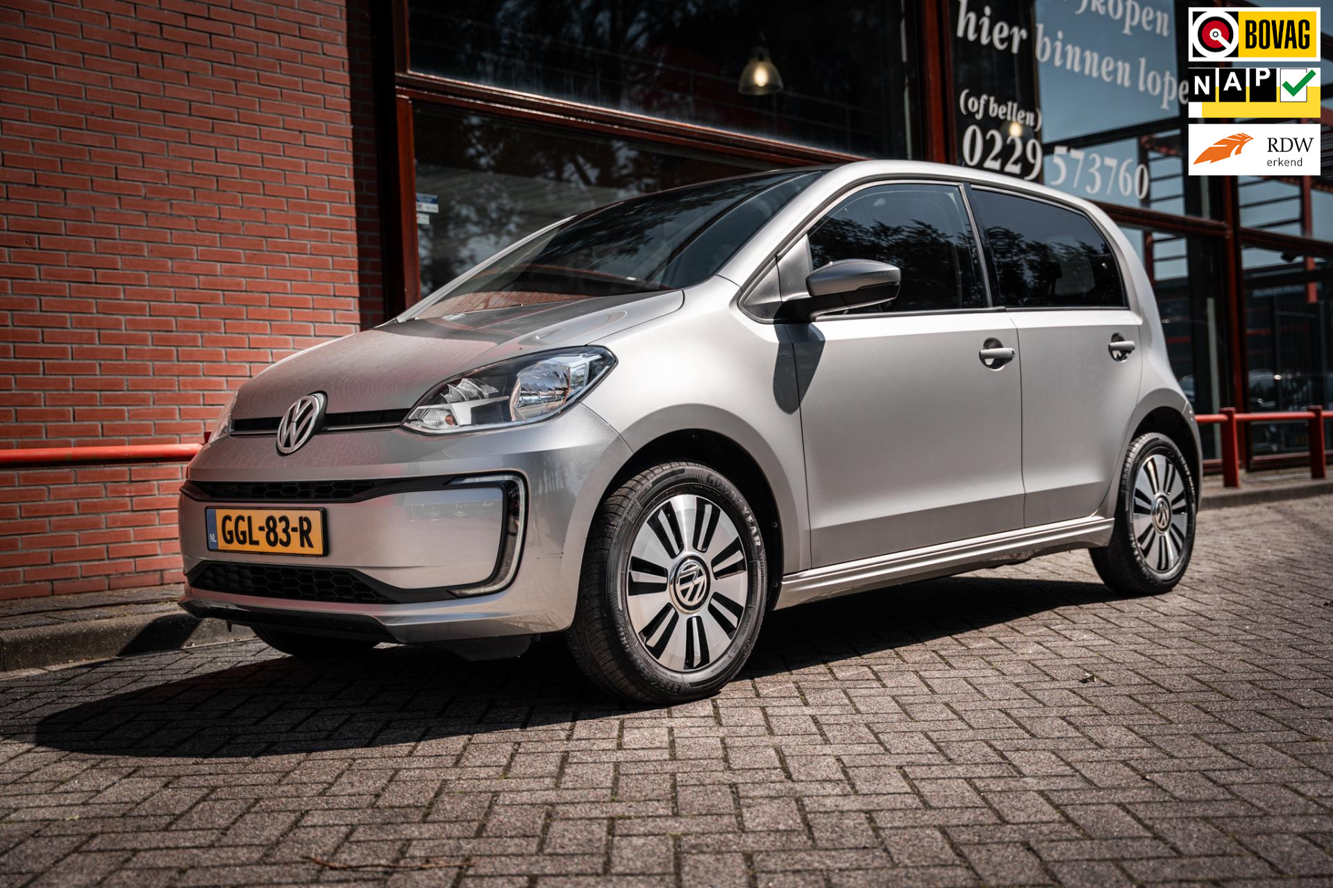 Volkswagen E-Up! 16Kwh |Snellaadaansluiting | Cruise control | Parkeer hulp | Camera | Stoelverwarming | Climate control |