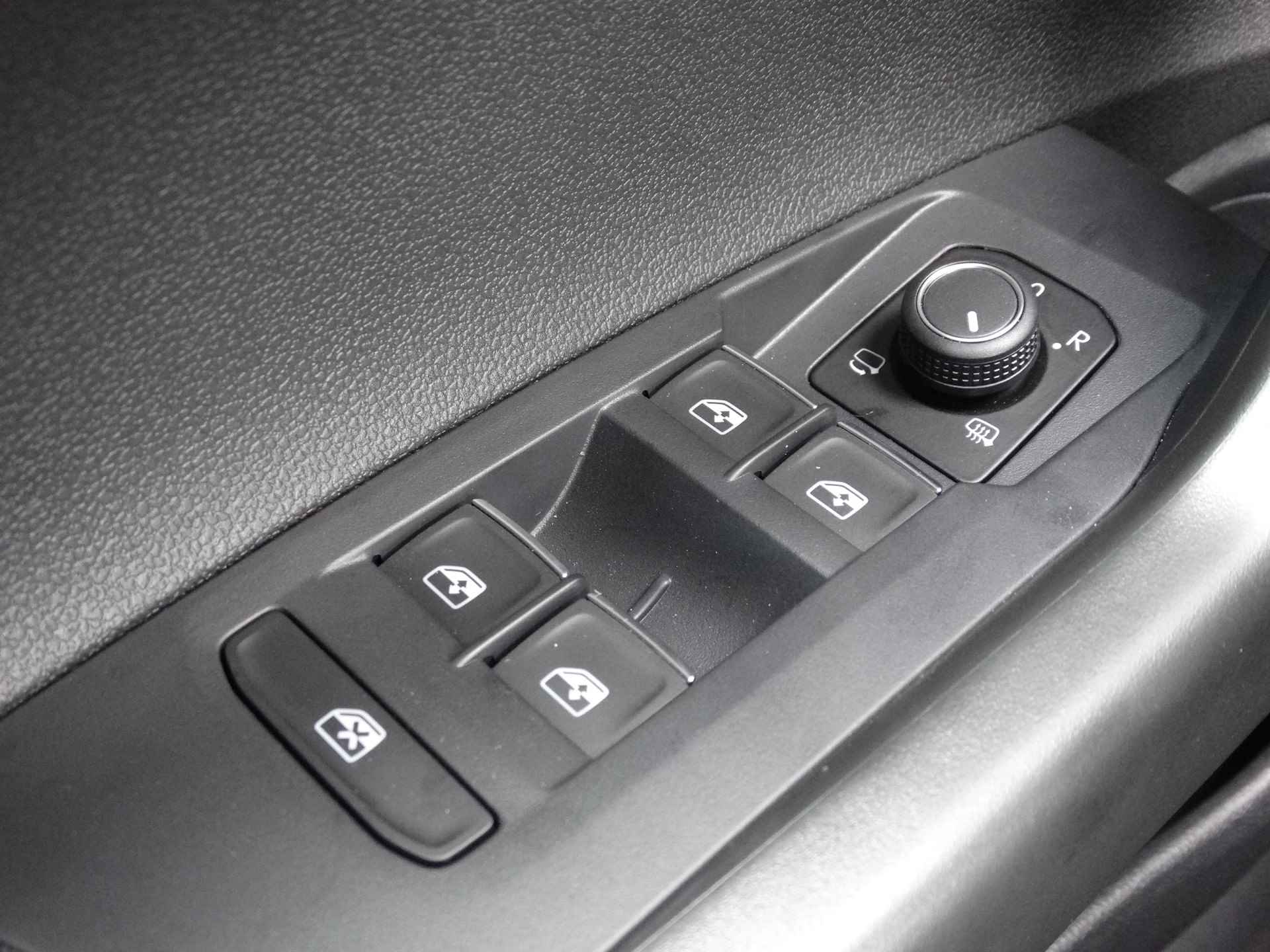 Volkswagen Taigo 1.0 TSI R-Line | Panorama-dak | Camera | Keyless | Stoelverwarming | Navigatie | - 16/32