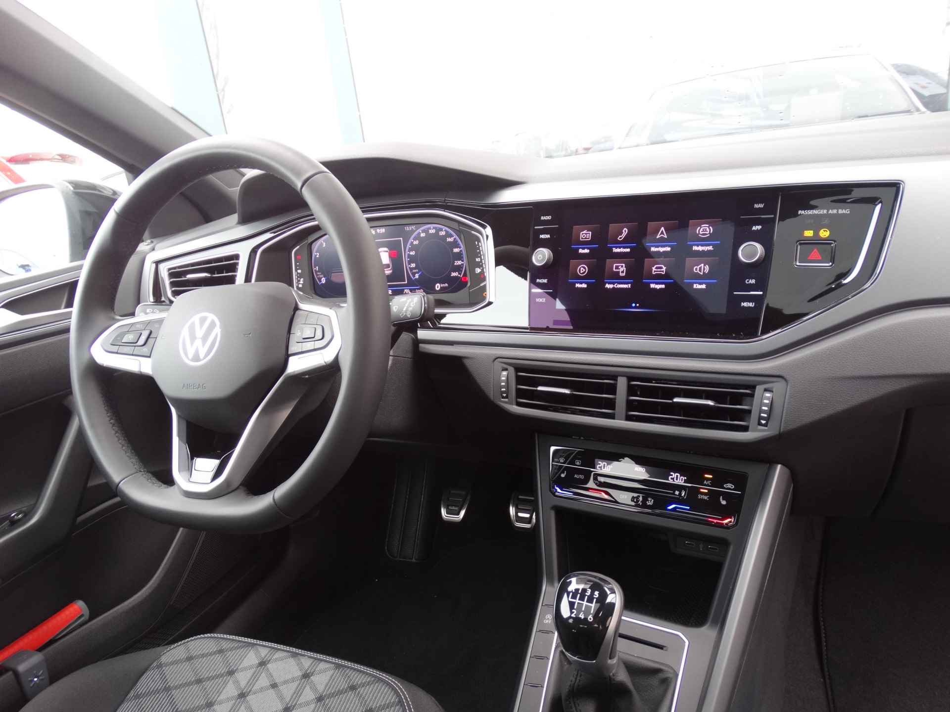 Volkswagen Taigo 1.0 TSI R-Line | Panorama-dak | Camera | Keyless | Stoelverwarming | Navigatie | - 6/32