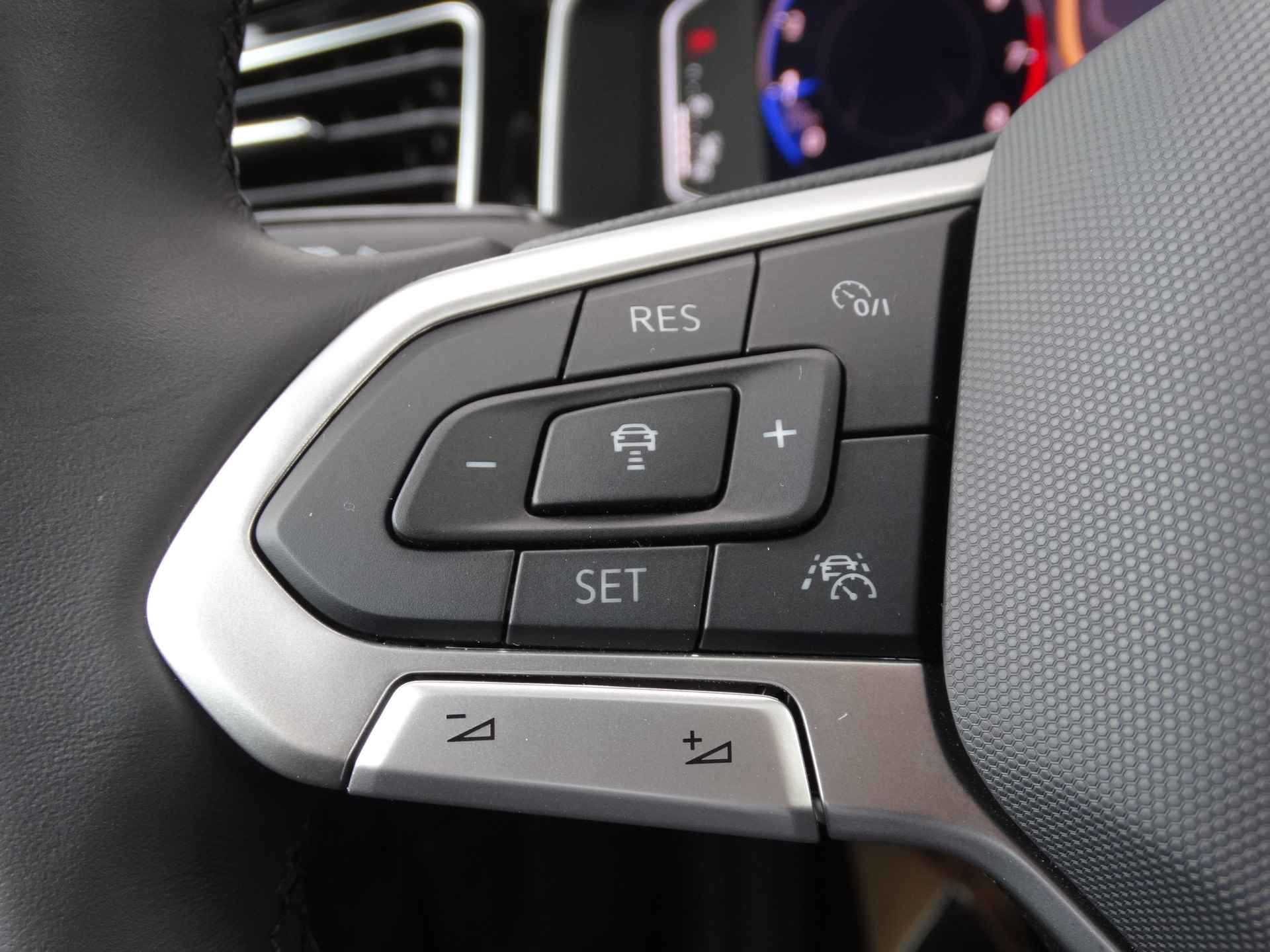 Volkswagen Taigo 1.0 TSI R-Line | Panorama-dak | Camera | Keyless | Stoelverwarming | Navigatie | - 19/32
