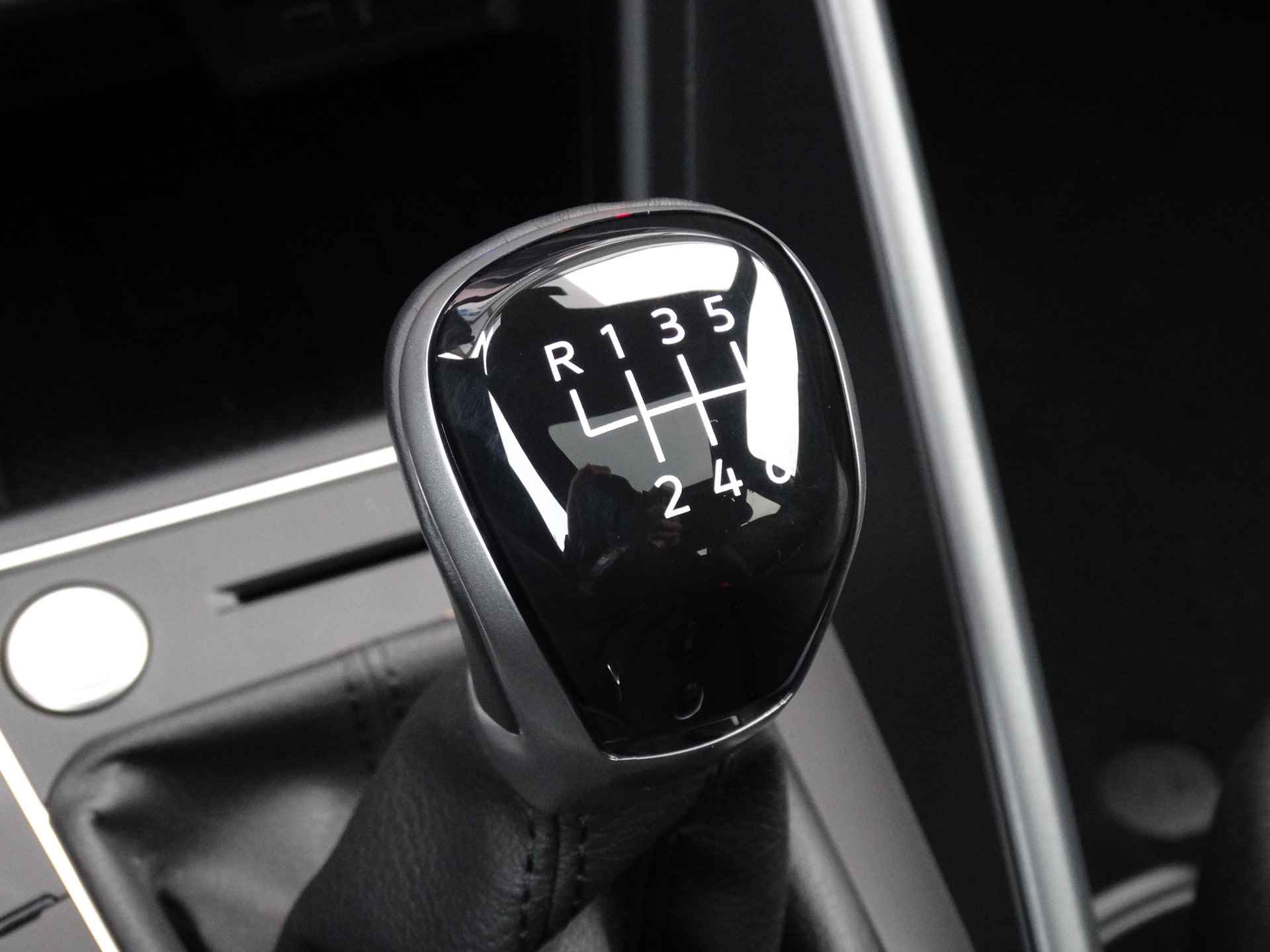 Volkswagen Taigo 1.0 TSI R-Line | Panorama-dak | Camera | Keyless | Stoelverwarming | Navigatie | - 25/32