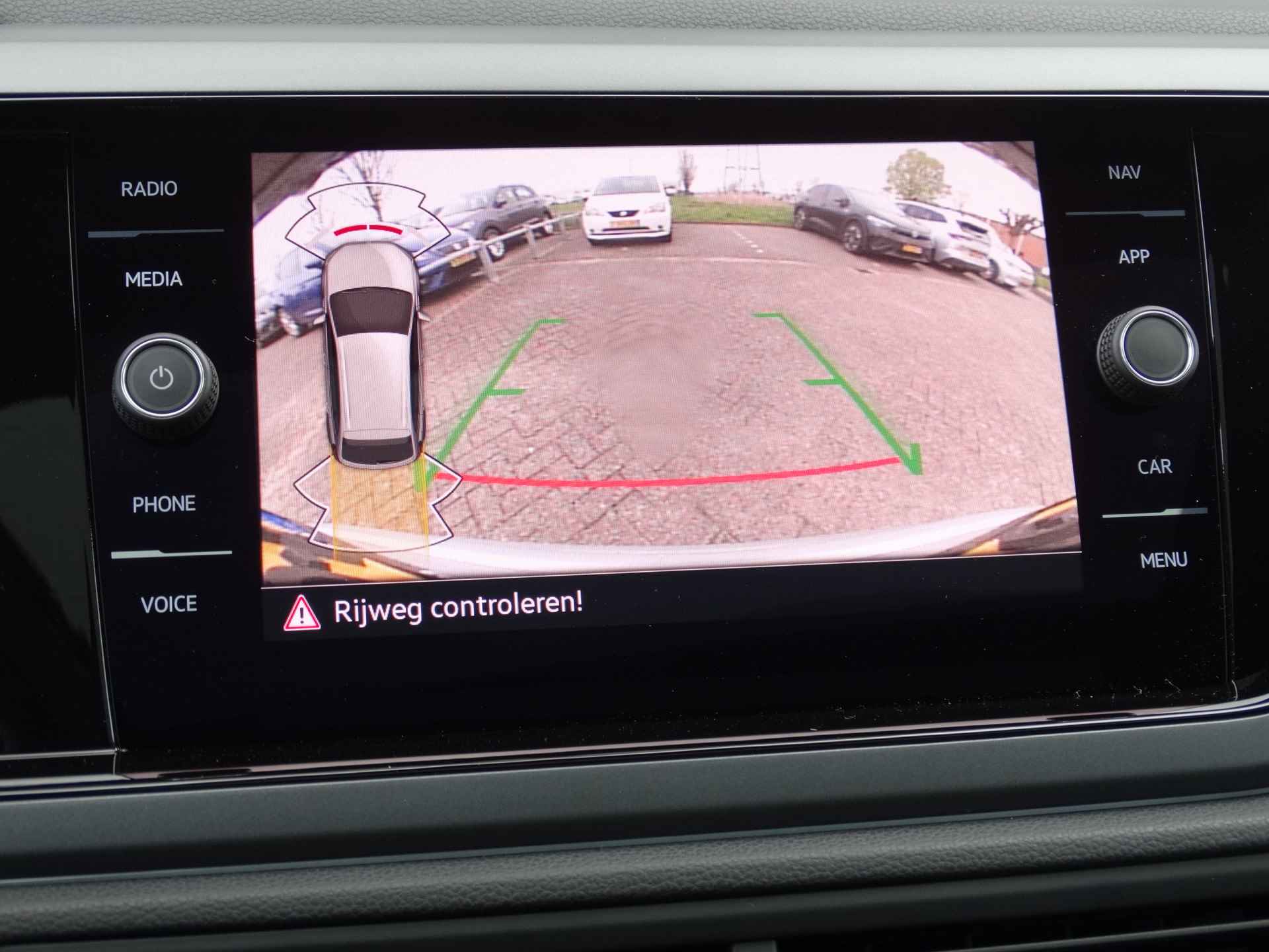 Volkswagen Taigo 1.0 TSI R-Line | Panorama-dak | Camera | Keyless | Stoelverwarming | Navigatie | - 28/32