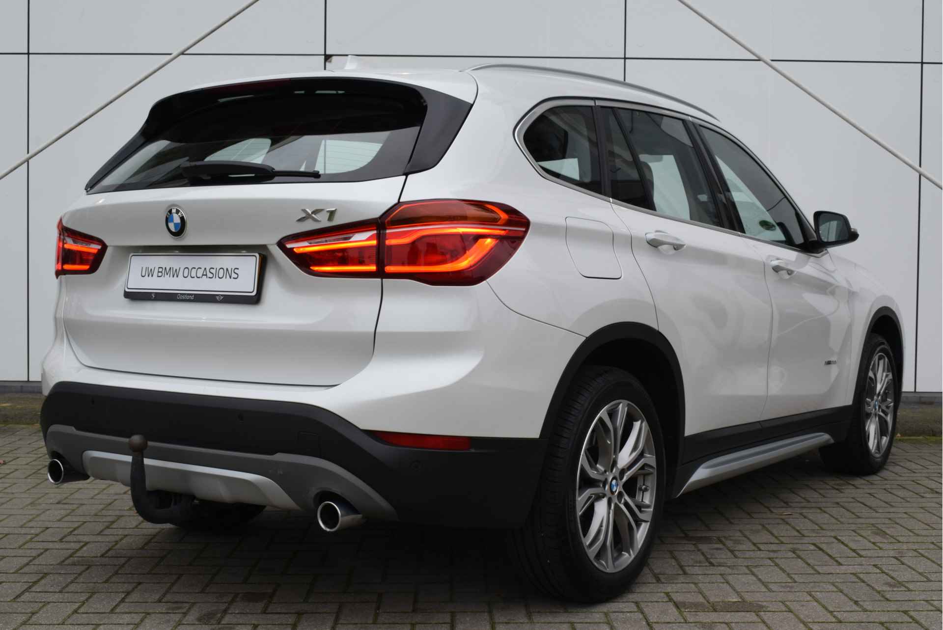 BMW X1 xDrive20i High Executive xLine Automaat / Panoramadak / Trekhaak / LED / Head-Up / Park Assistant / Stoelverwarming - 10/28